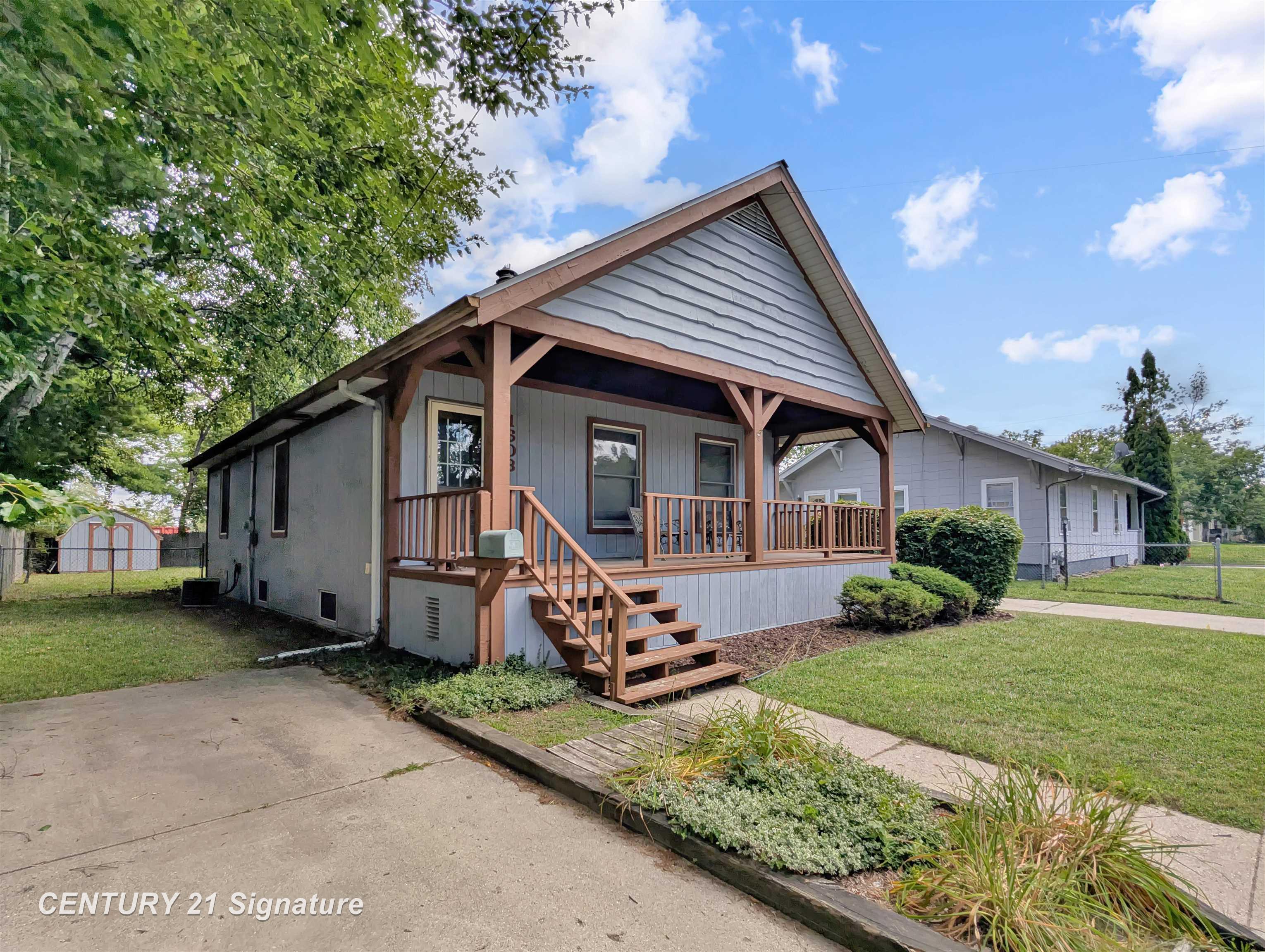 1608 N Oakley Street Property Photo 3