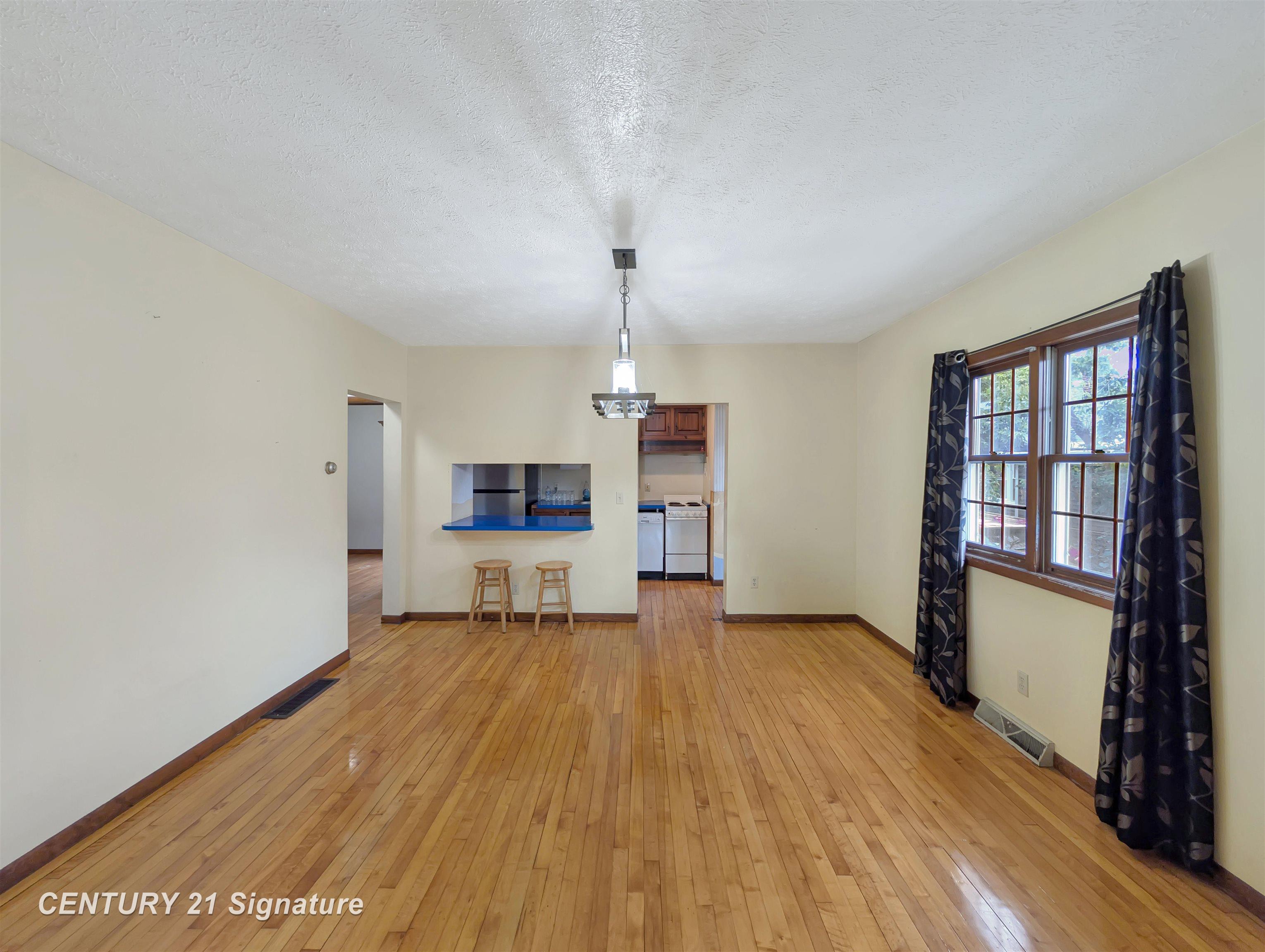 1608 N Oakley Street Property Photo 9