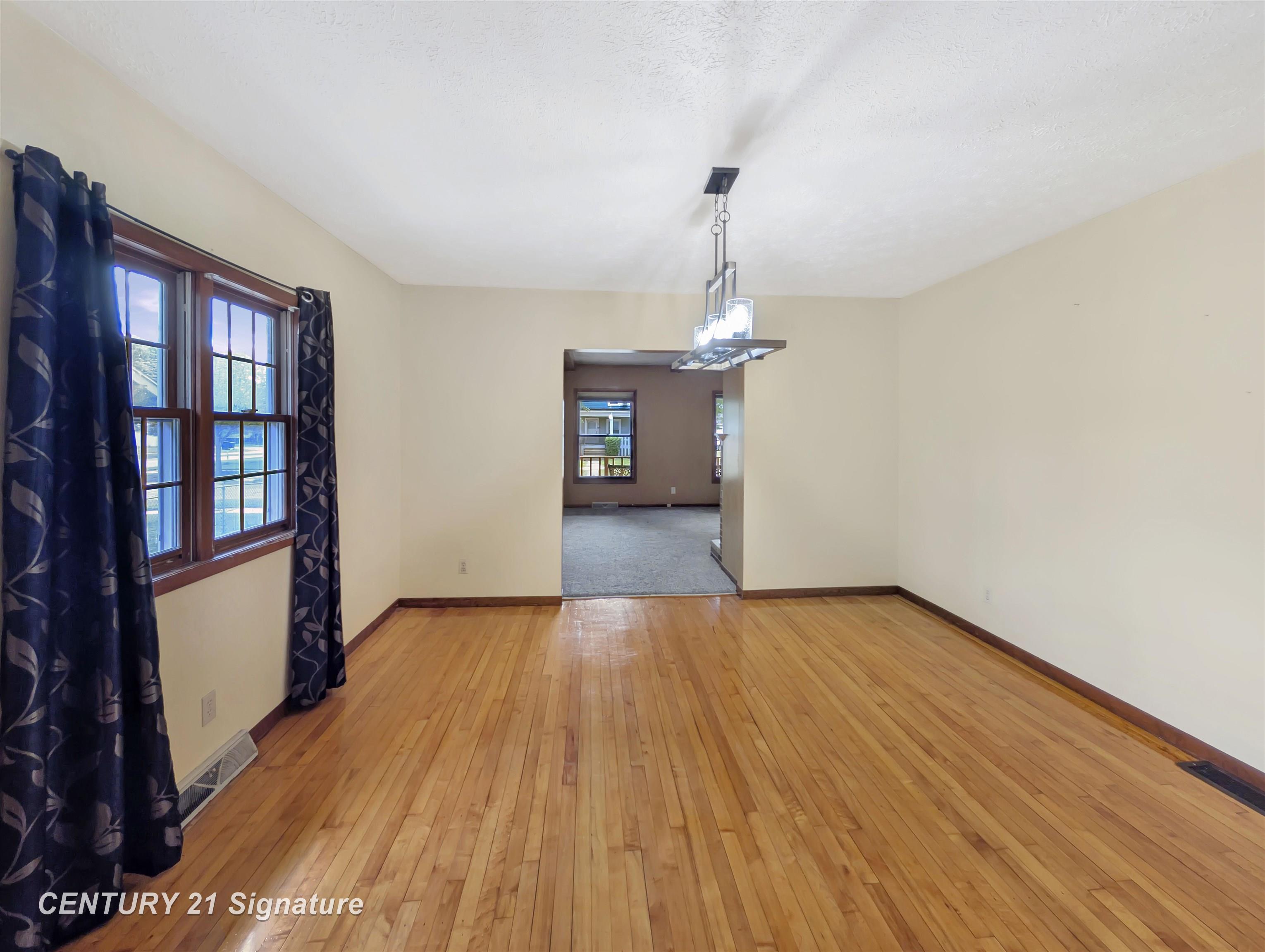 1608 N Oakley Street Property Photo 11