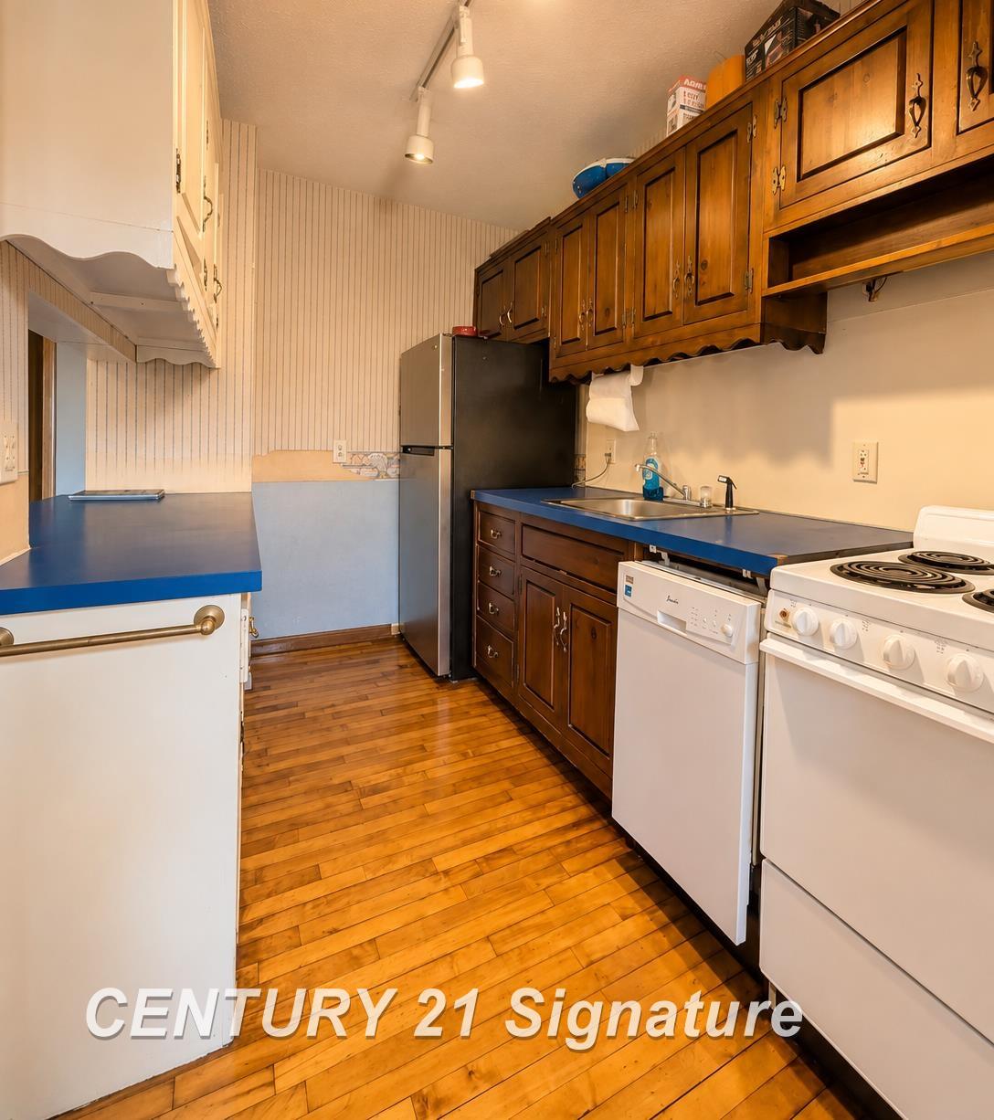1608 N Oakley Street Property Photo 12