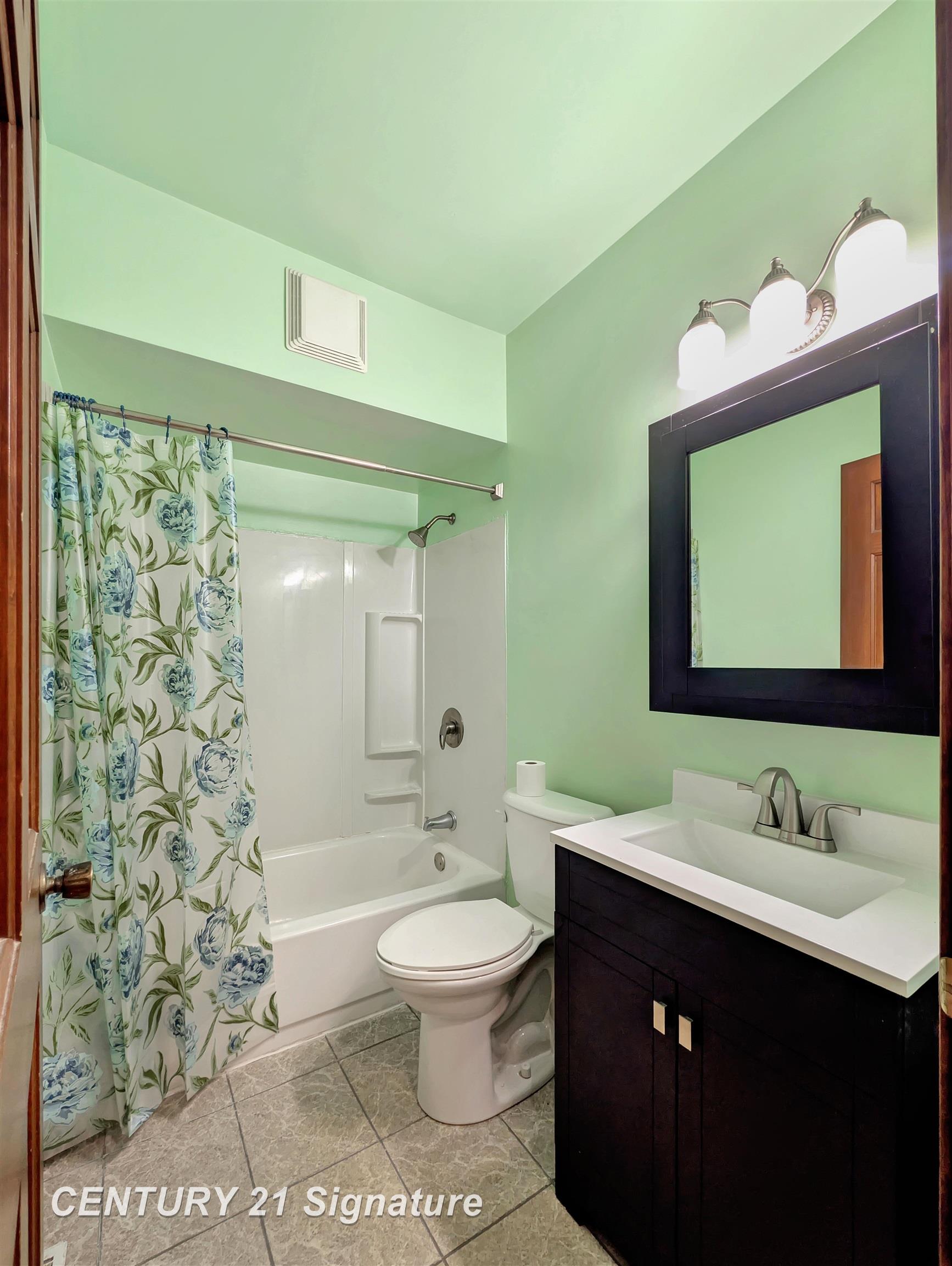 1608 N Oakley Street Property Photo 17