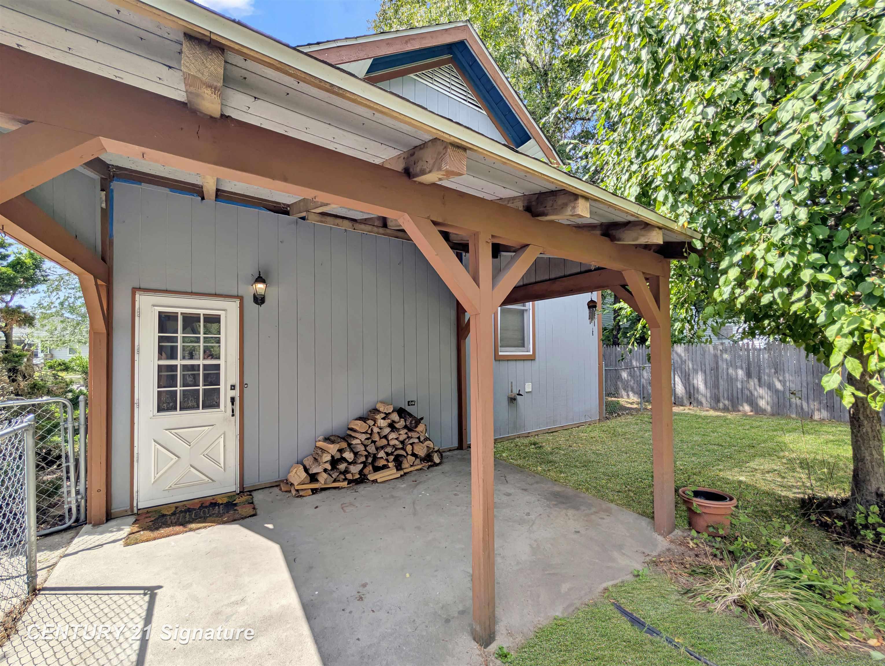 1608 N Oakley Street Property Photo 26