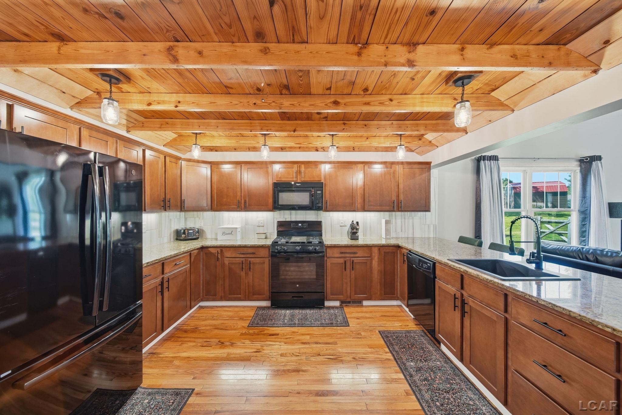 2301 Wolf Creek Highway Property Photo 8