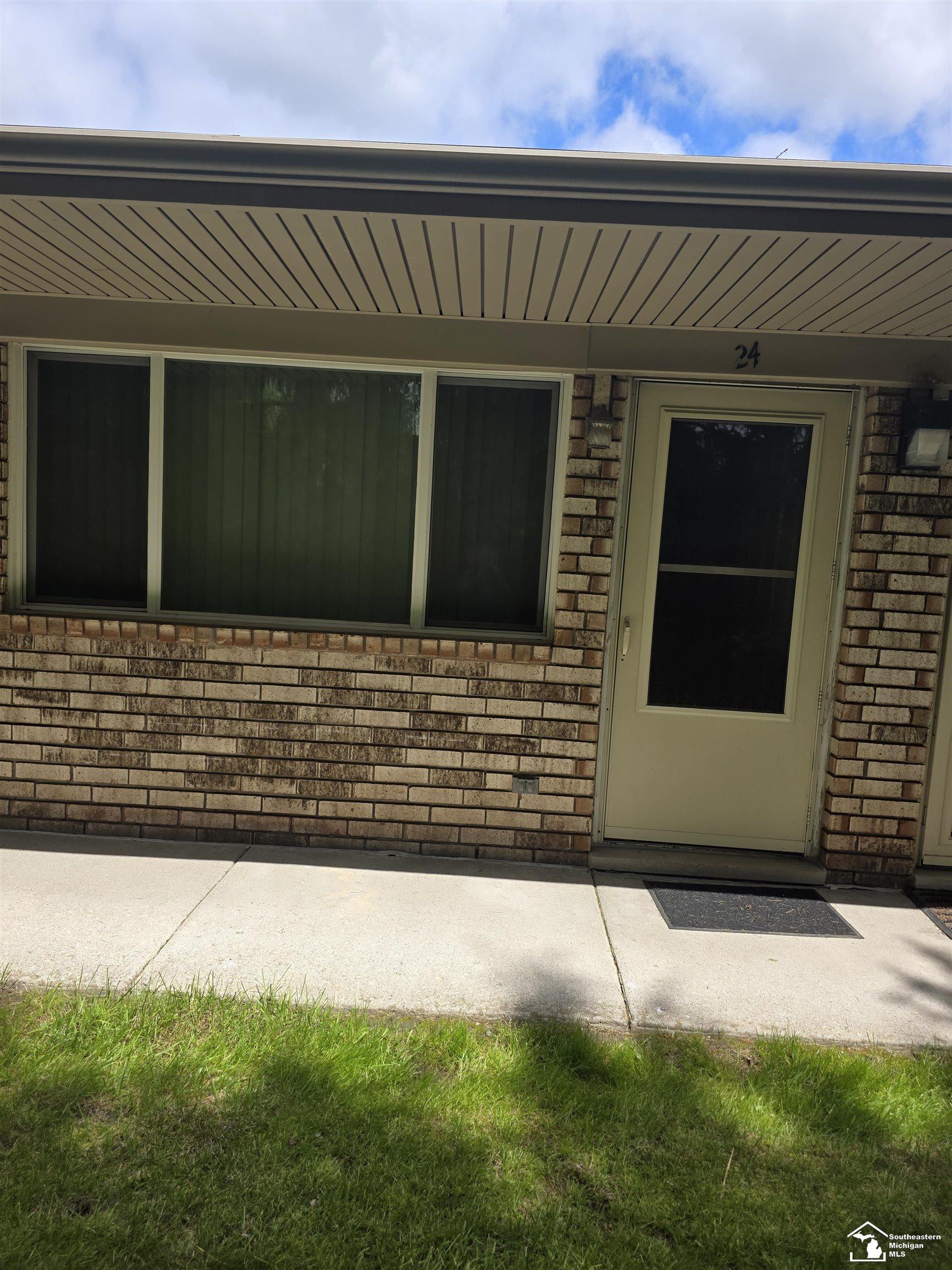 16034 Holz Drive Property Photo 1