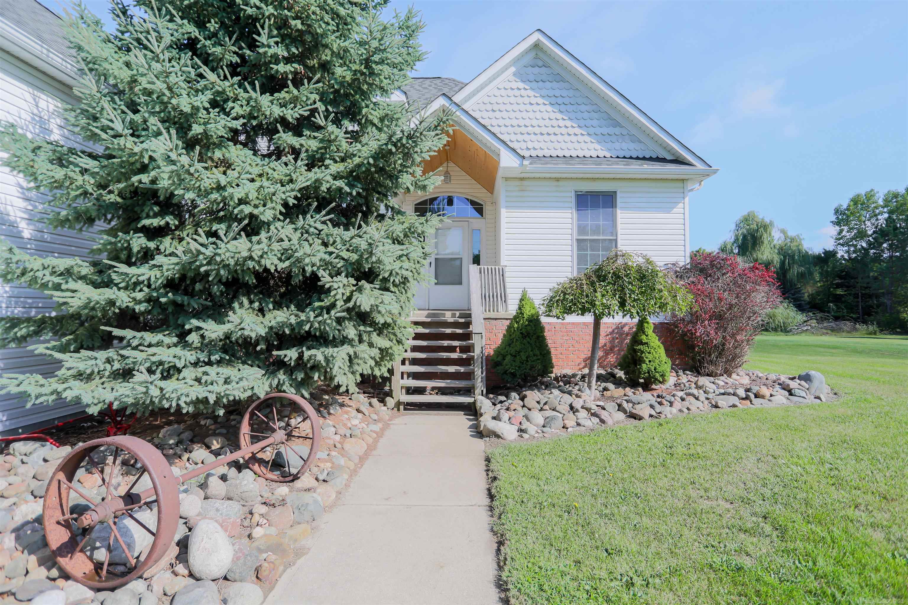 18475 Pratt Road Property Photo 1