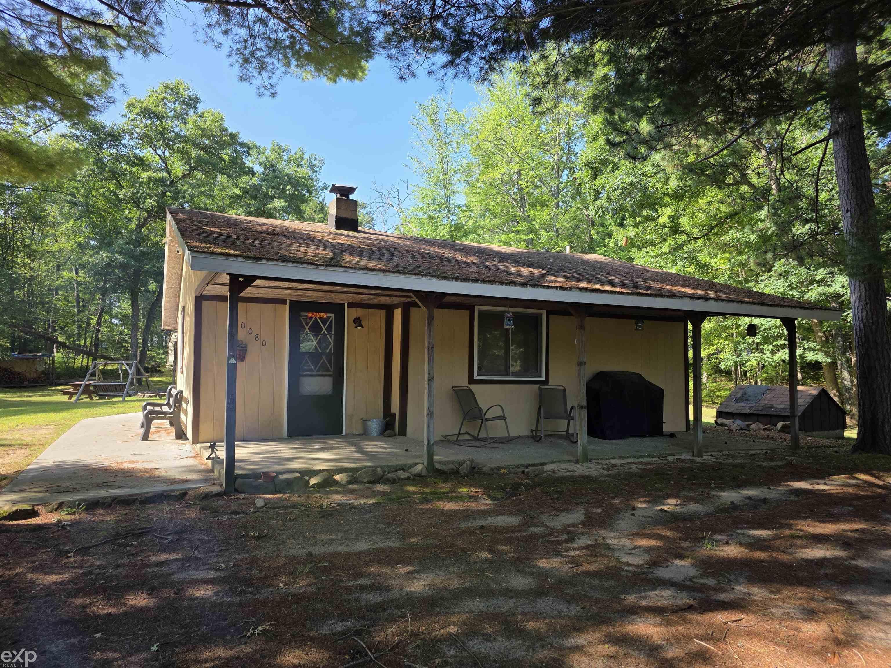10080 Estwood Drive Property Photo 1