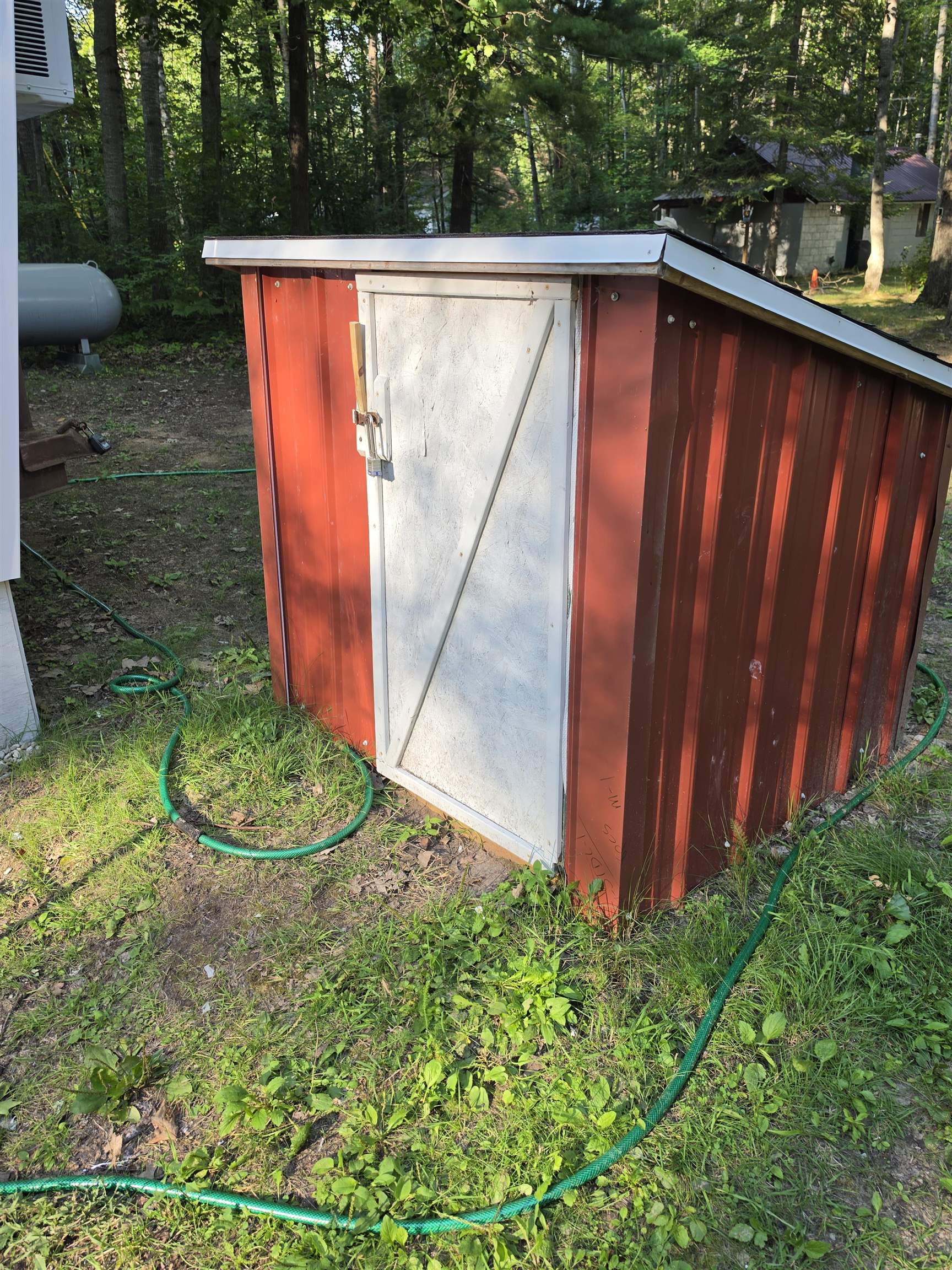4393 Hemlock Street Property Photo 6