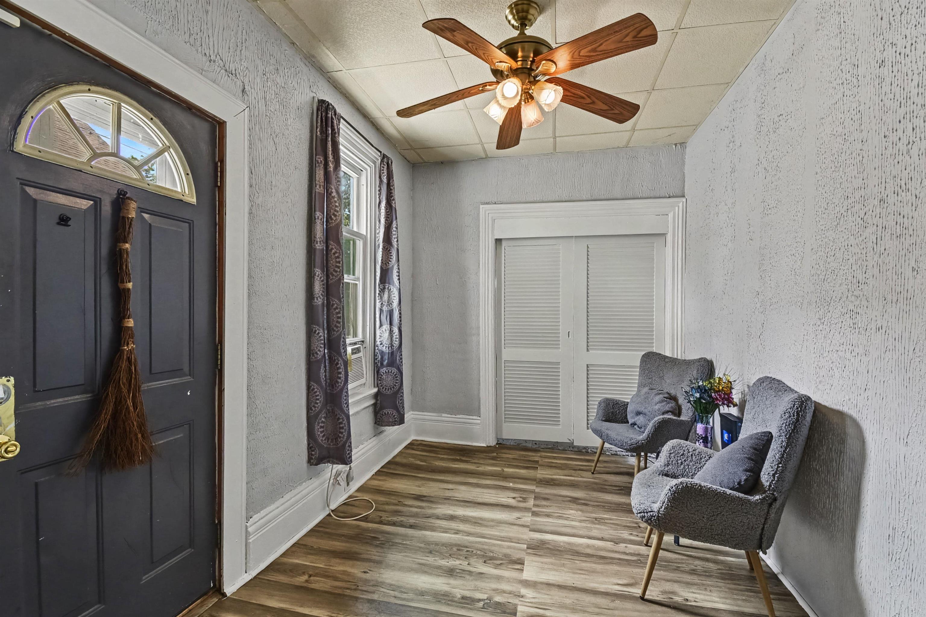 503 E Clara Street Property Photo 4