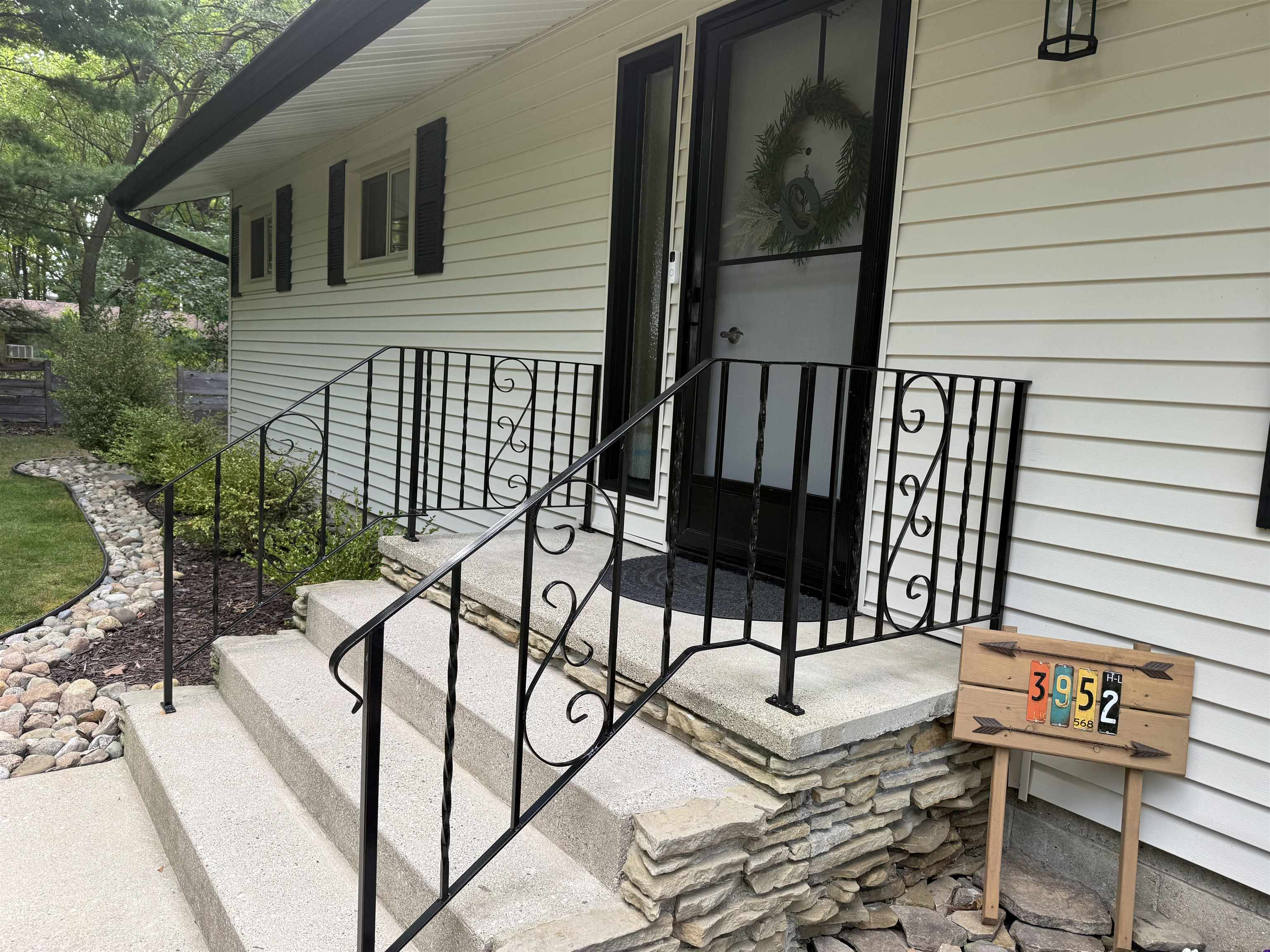 3952 E Kens Lane Property Photo 3