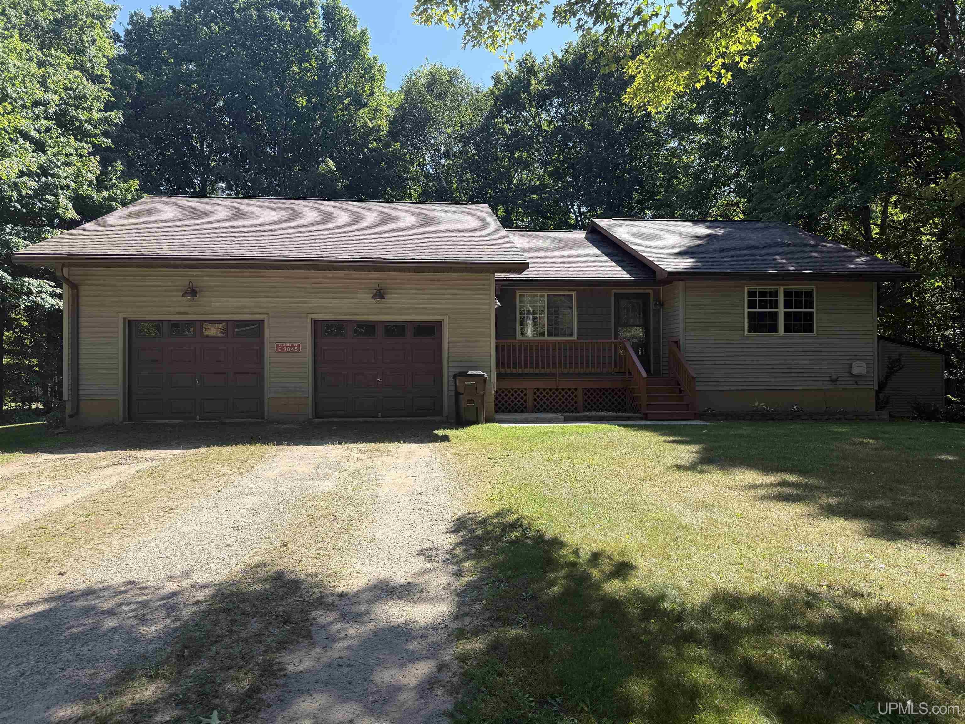 E9845 Kinston Drive Property Photo 1