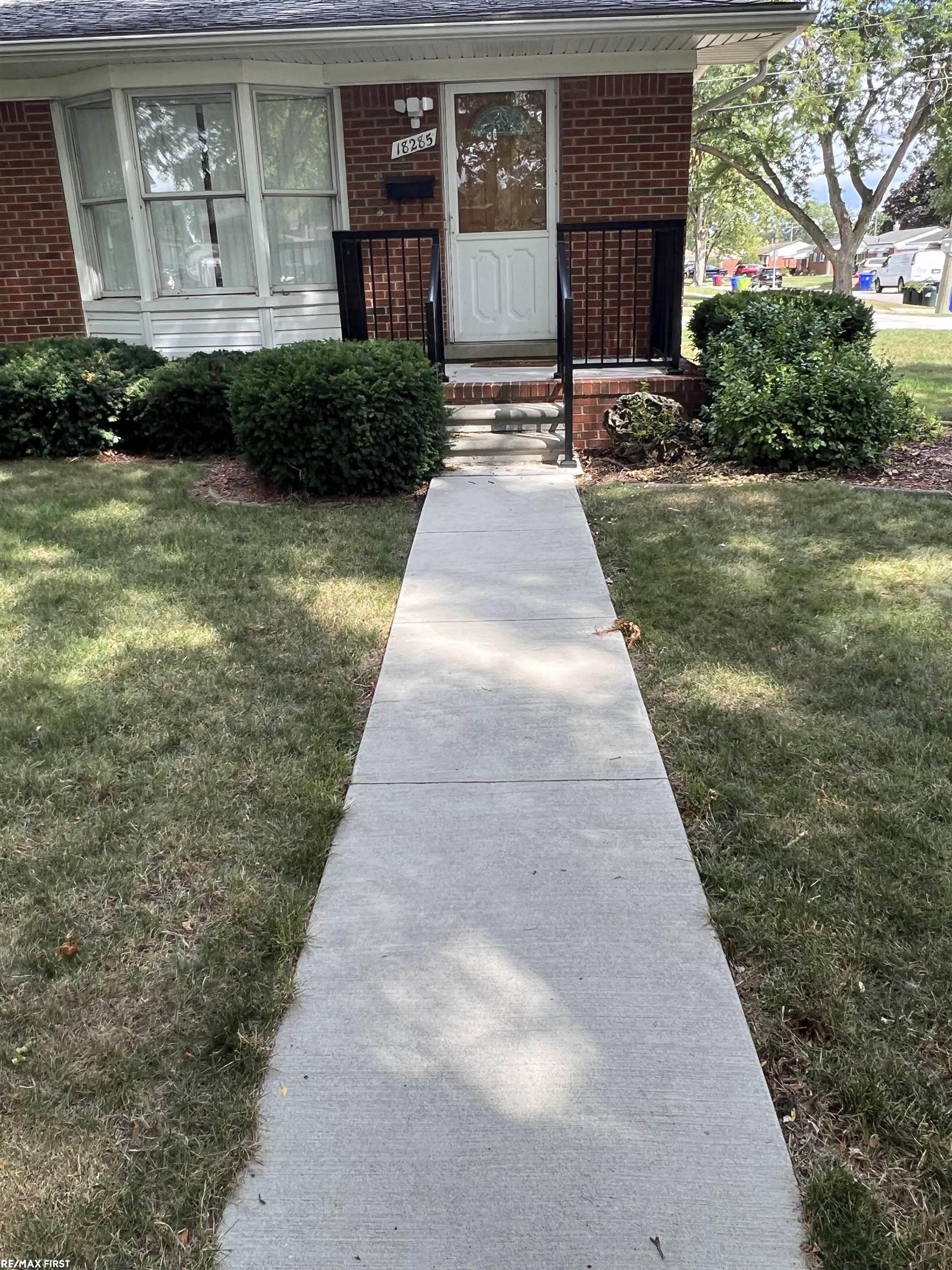 18285 Breezeway Drive Property Photo 3