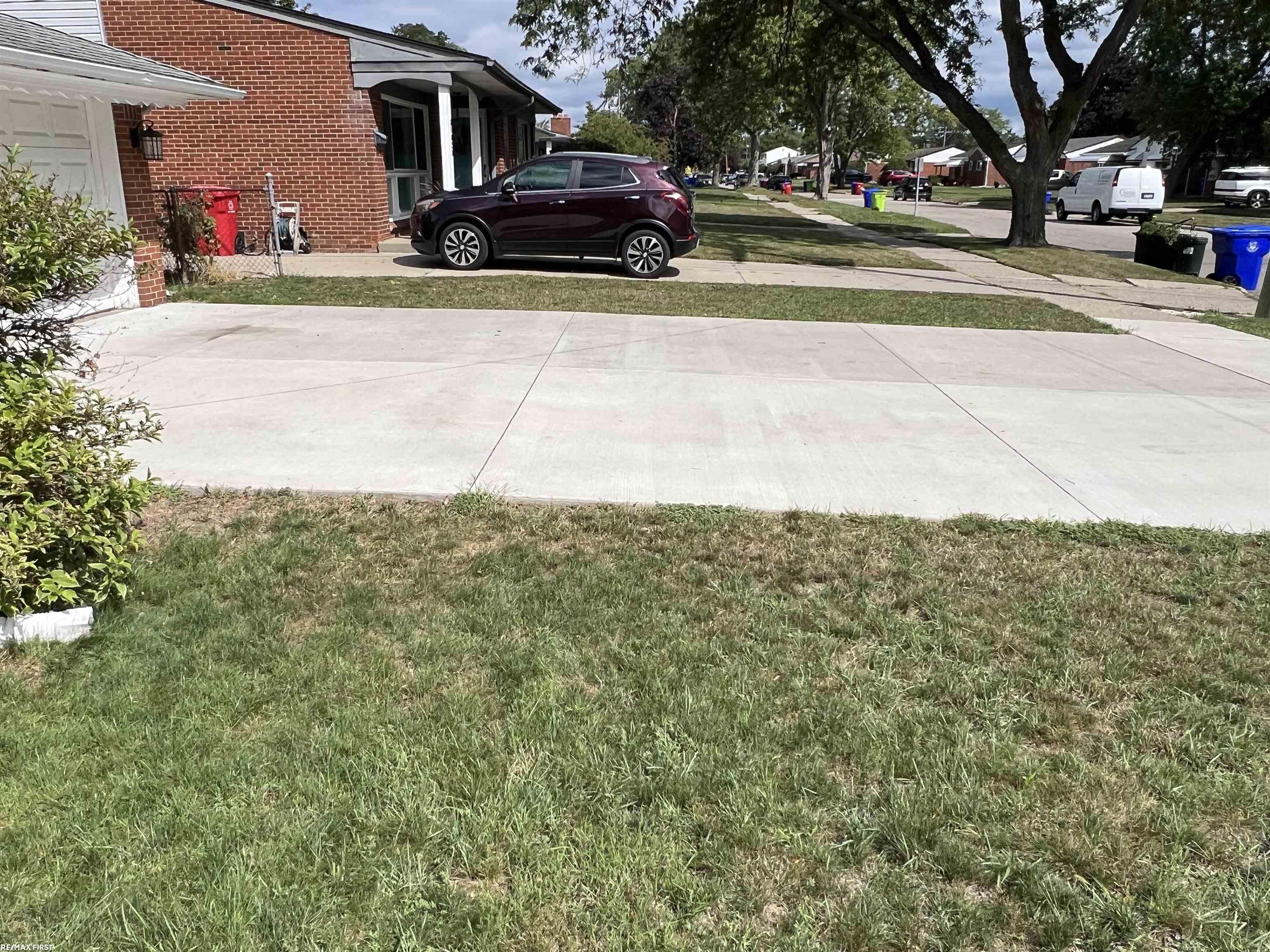 18285 Breezeway Drive Property Photo 4
