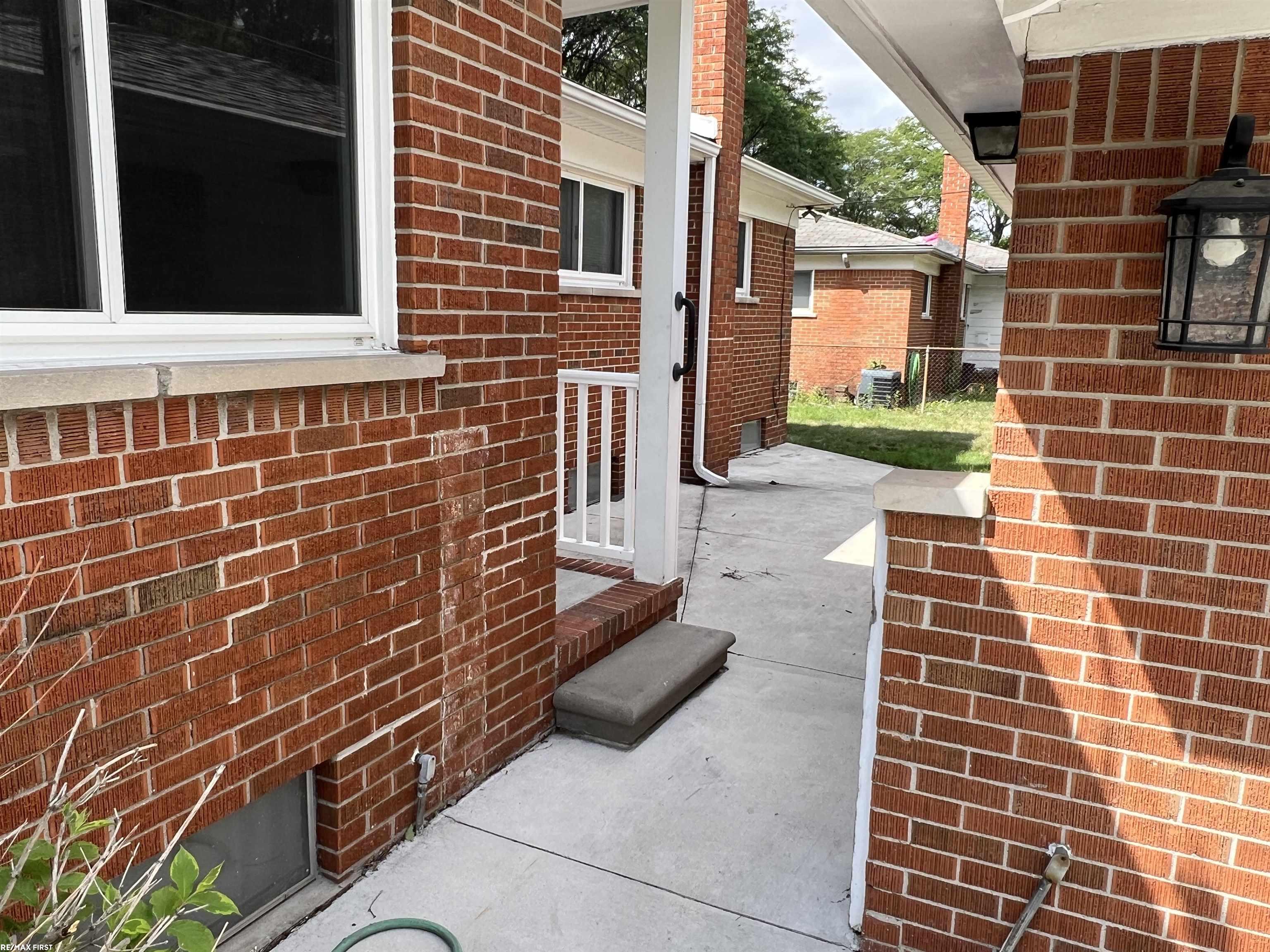 18285 Breezeway Drive Property Photo 5