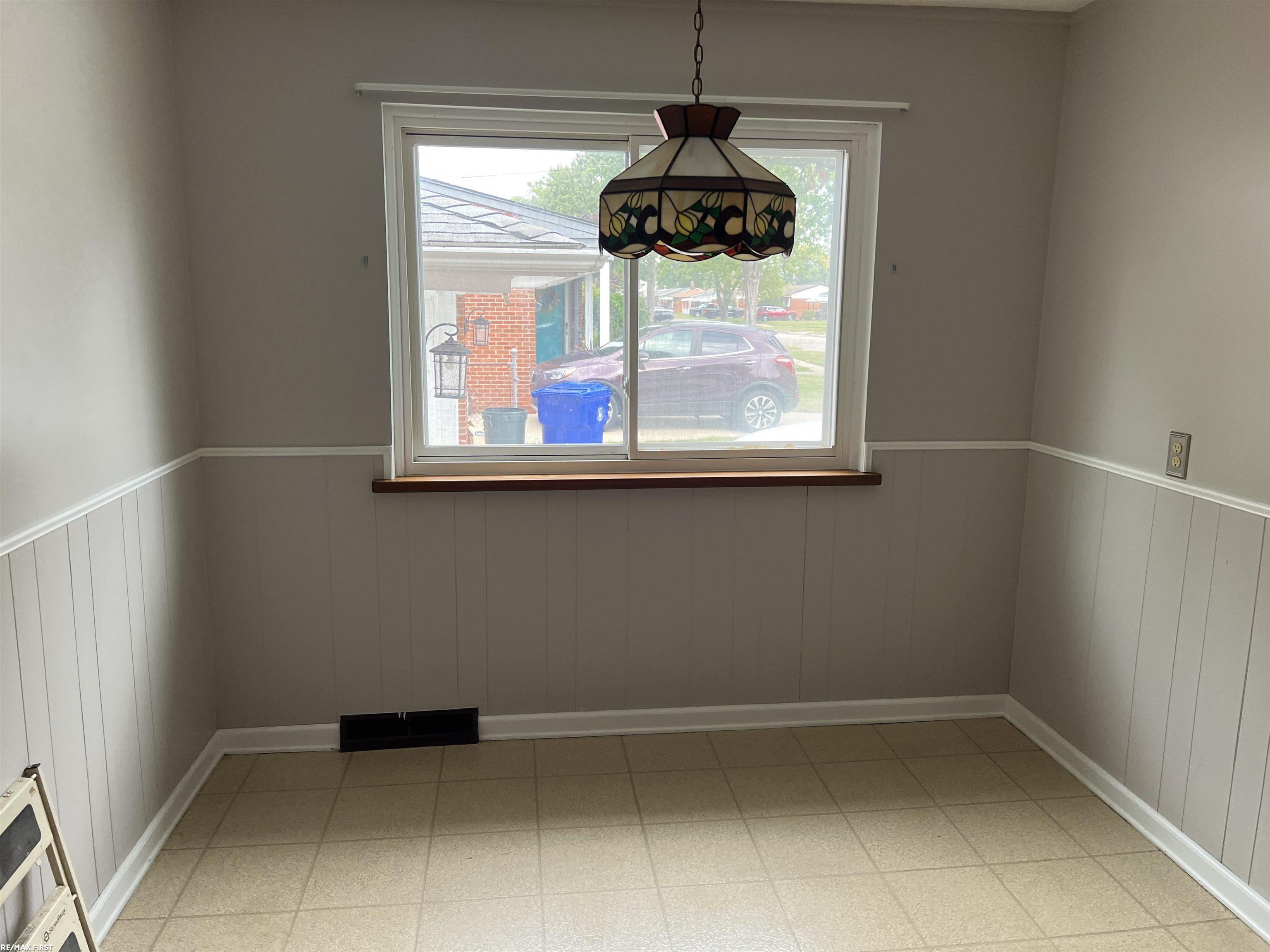 18285 Breezeway Drive Property Photo 7