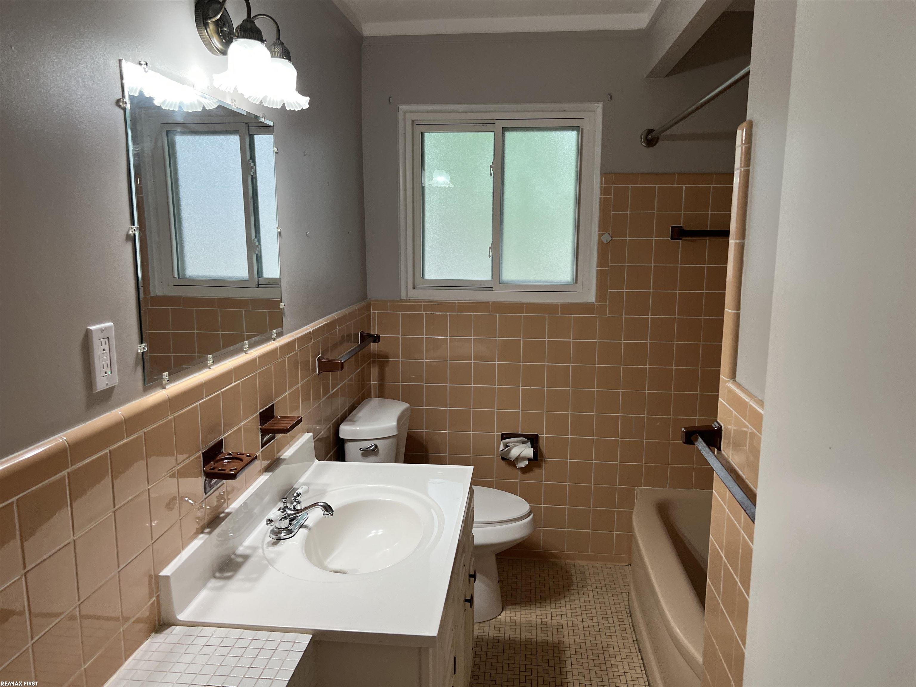 18285 Breezeway Drive Property Photo 11