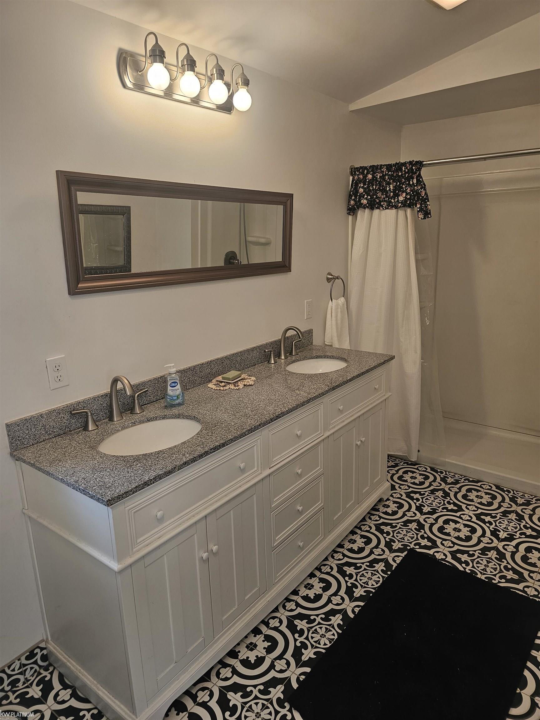7354 Byron Drive Property Photo 8