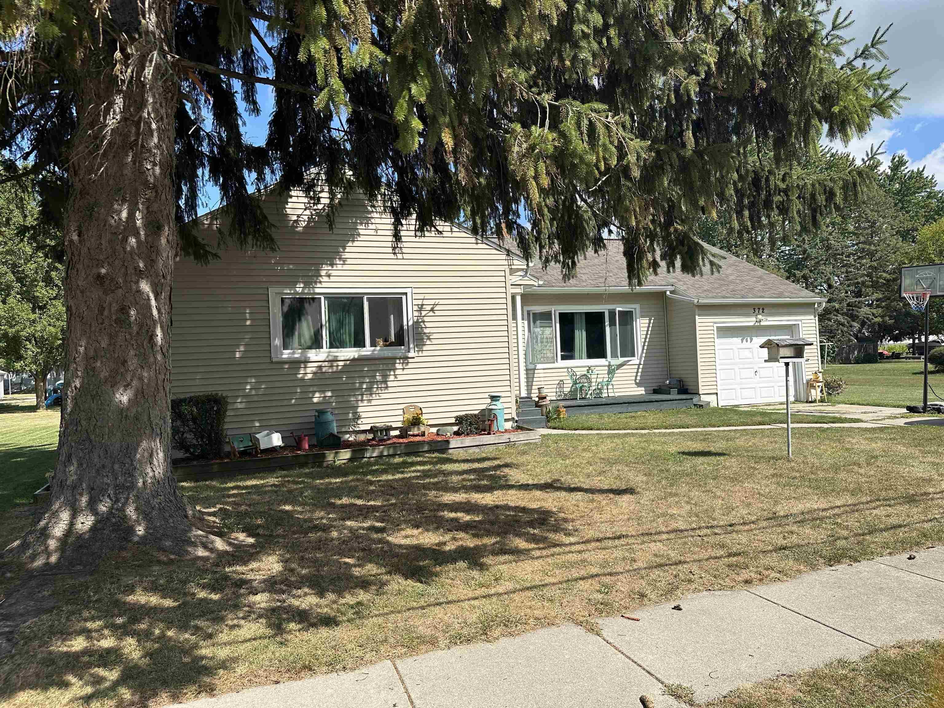 372 E Alice Street Property Photo 1