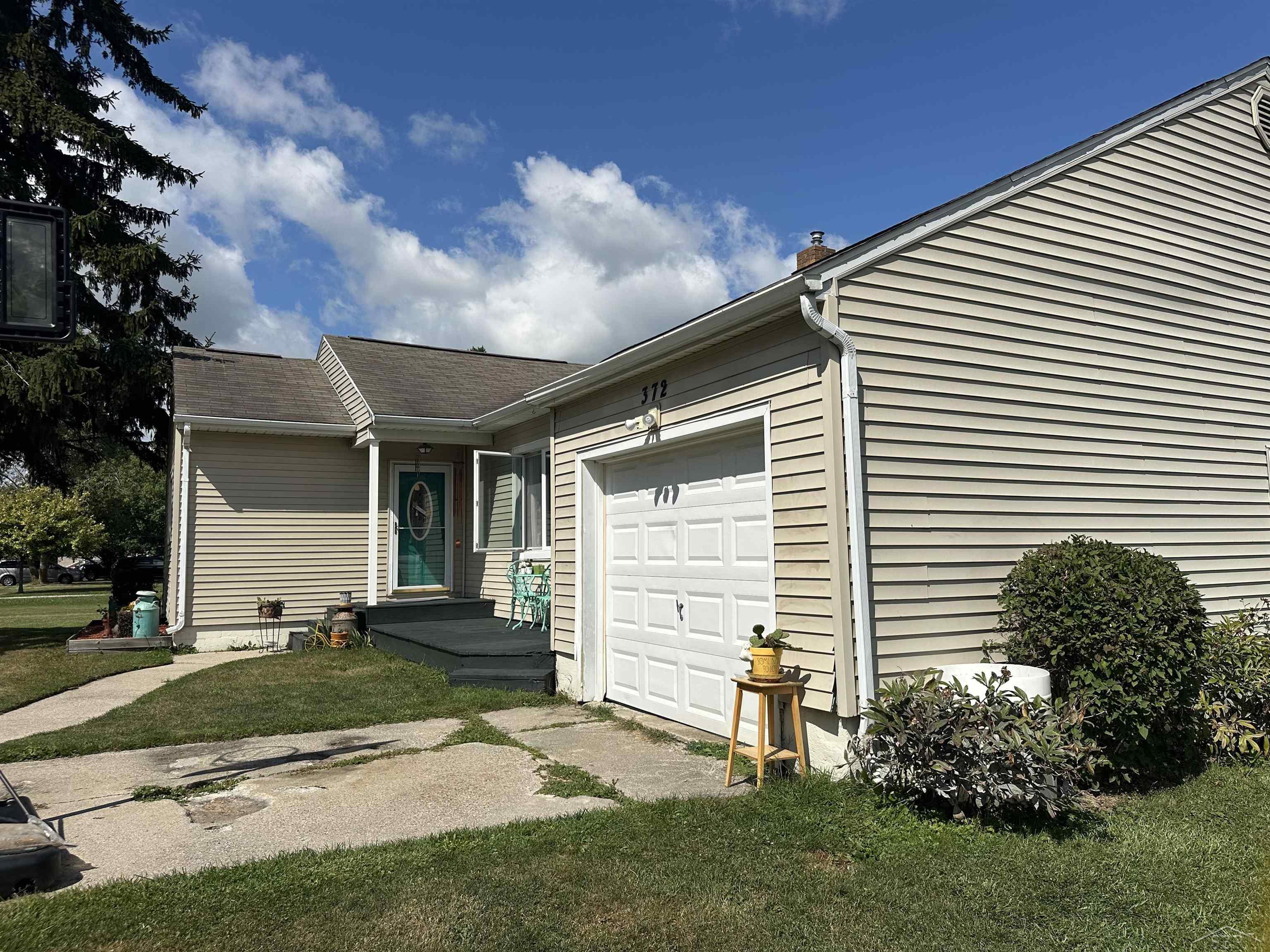 372 E Alice Street Property Photo 5