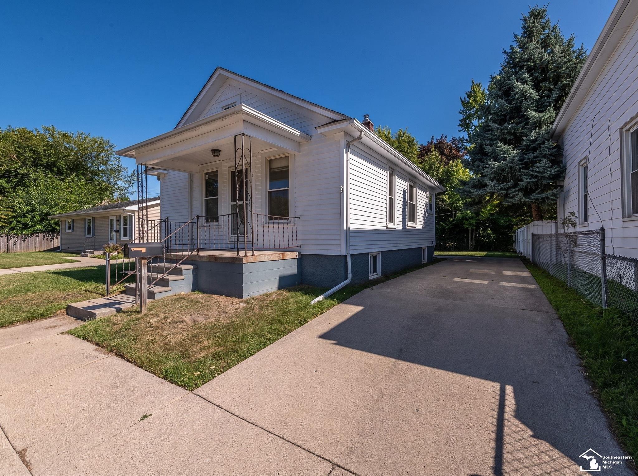 6 Long Court Property Photo 1