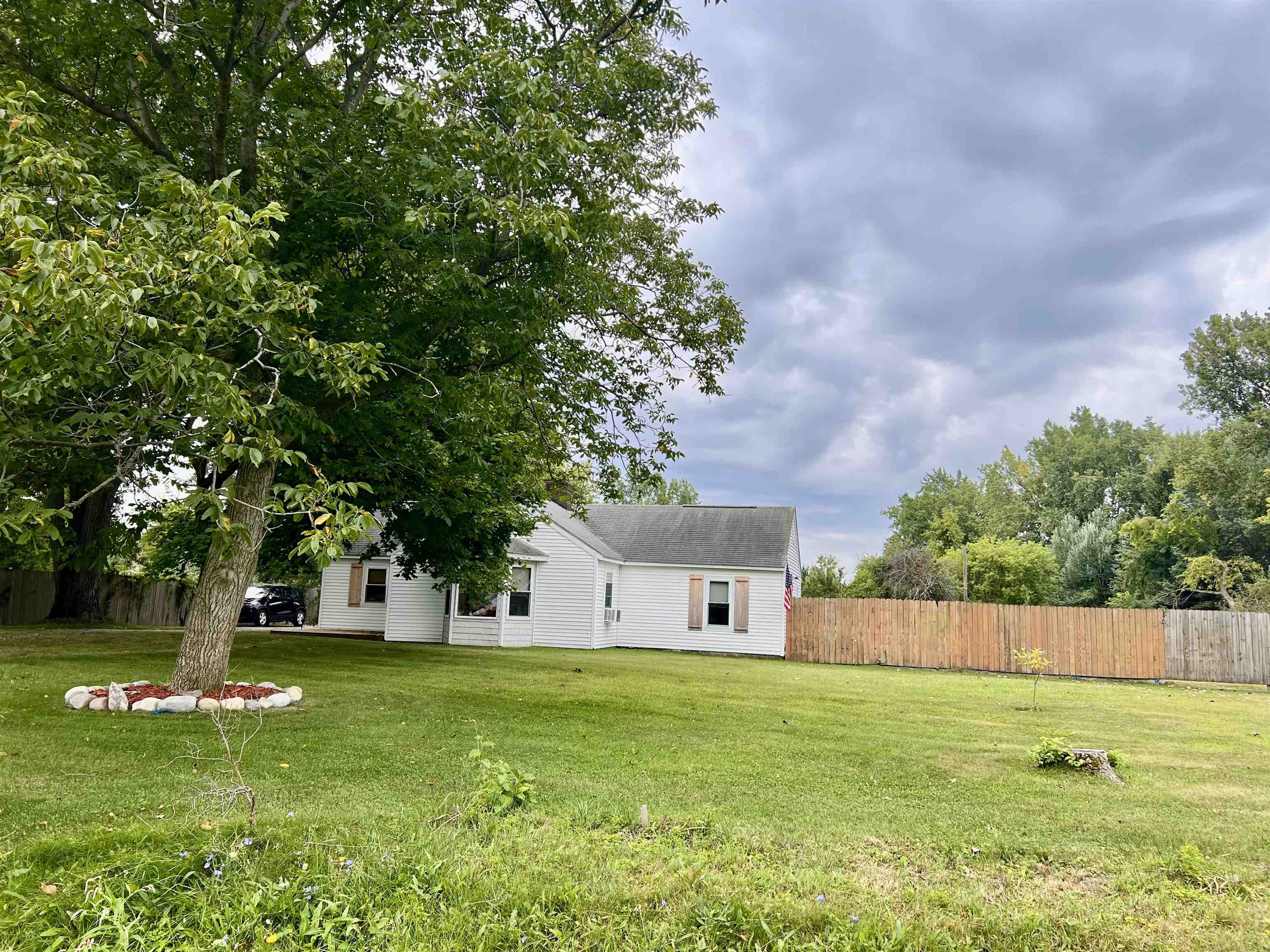 1946 E Parish Road Property Photo 3