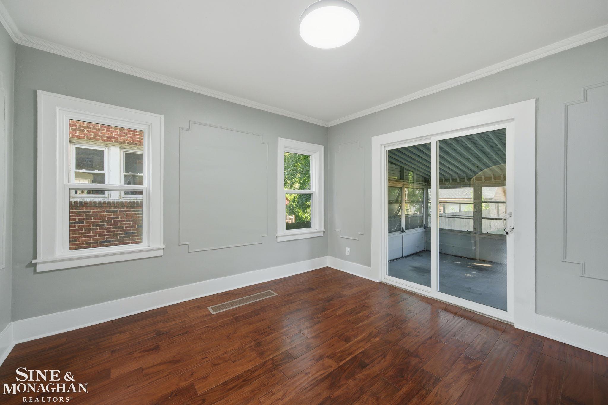 591 Chalmers Street Property Photo 7