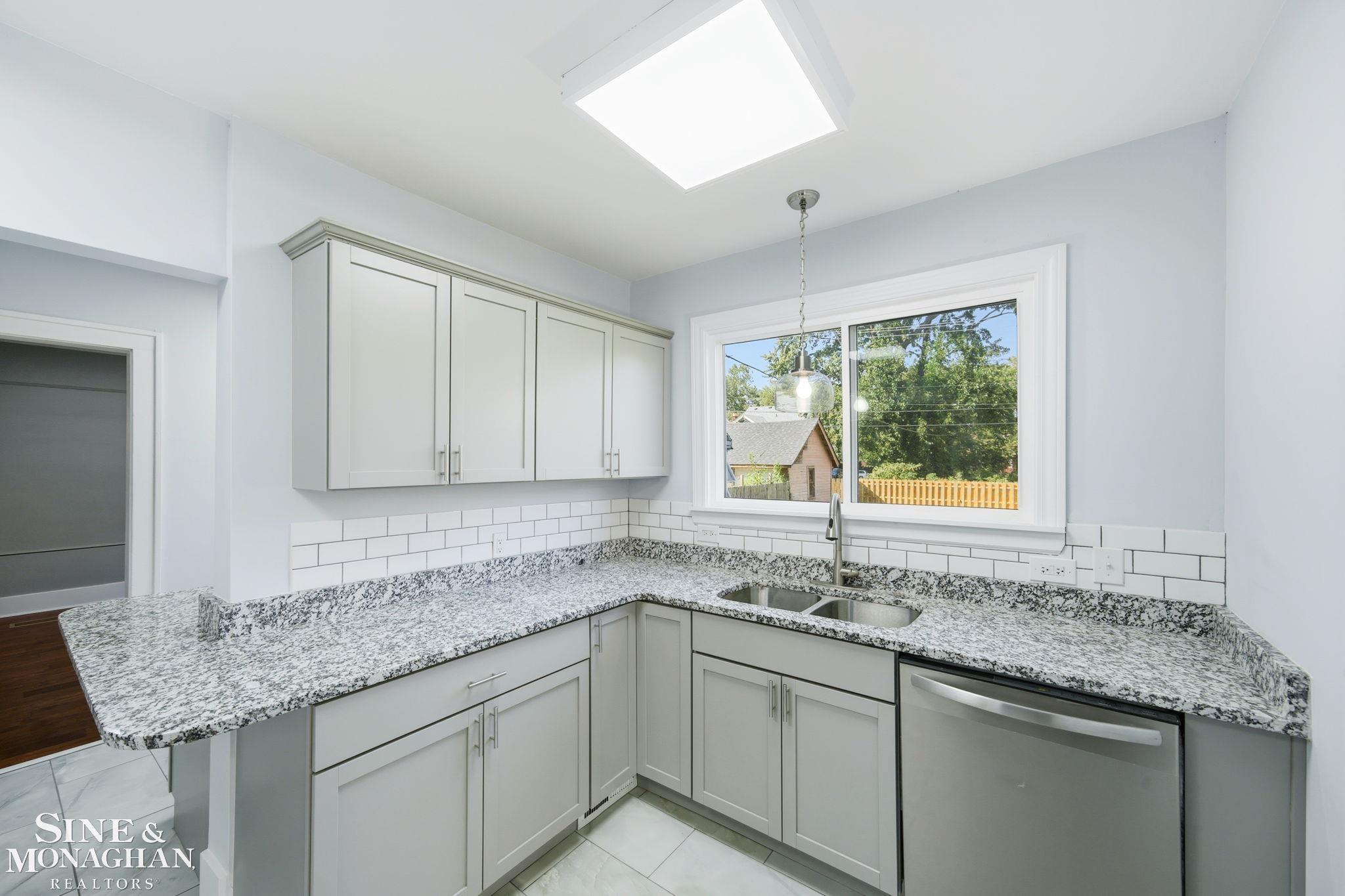 591 Chalmers Street Property Photo 8