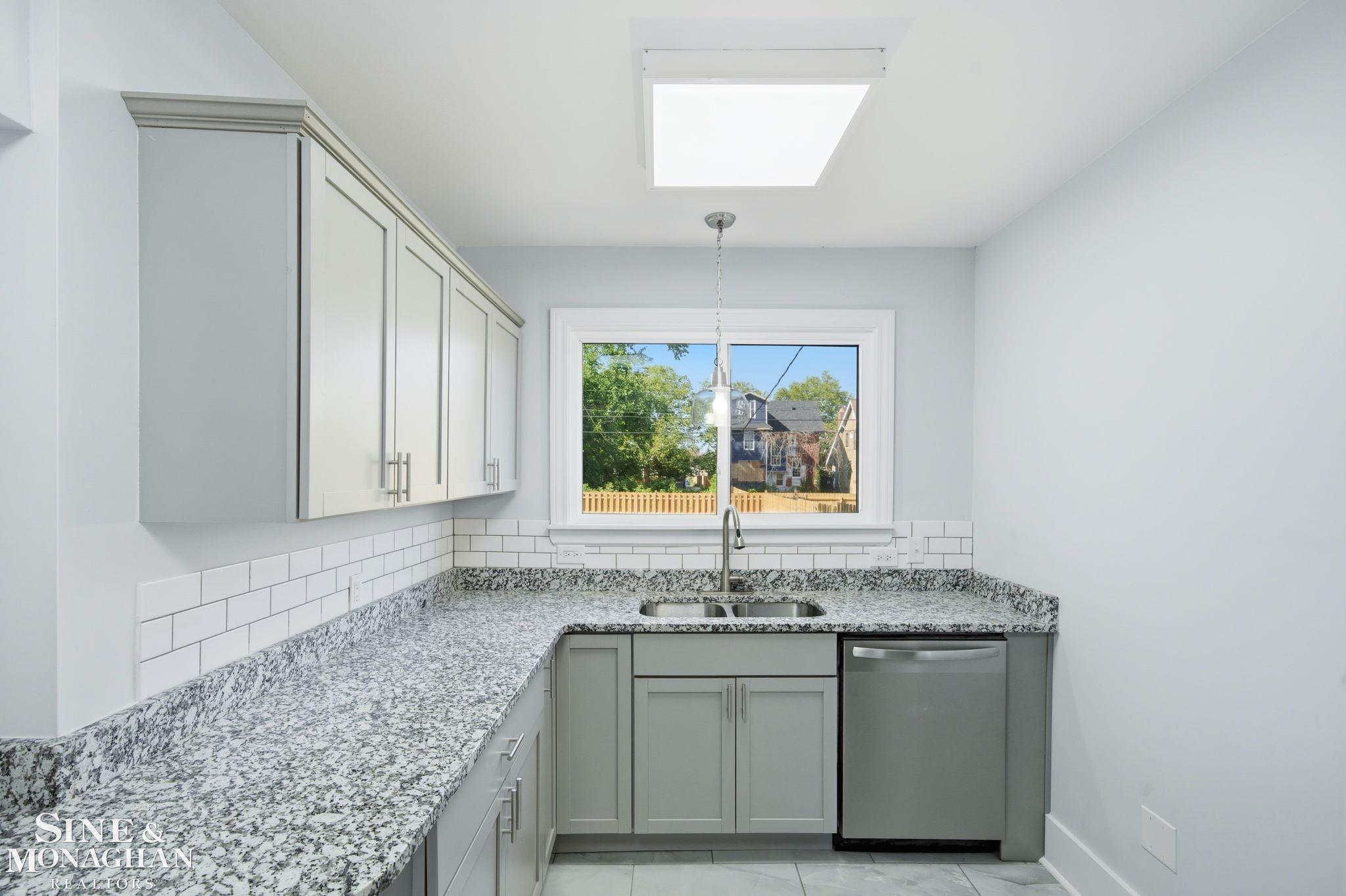 591 Chalmers Street Property Photo 10