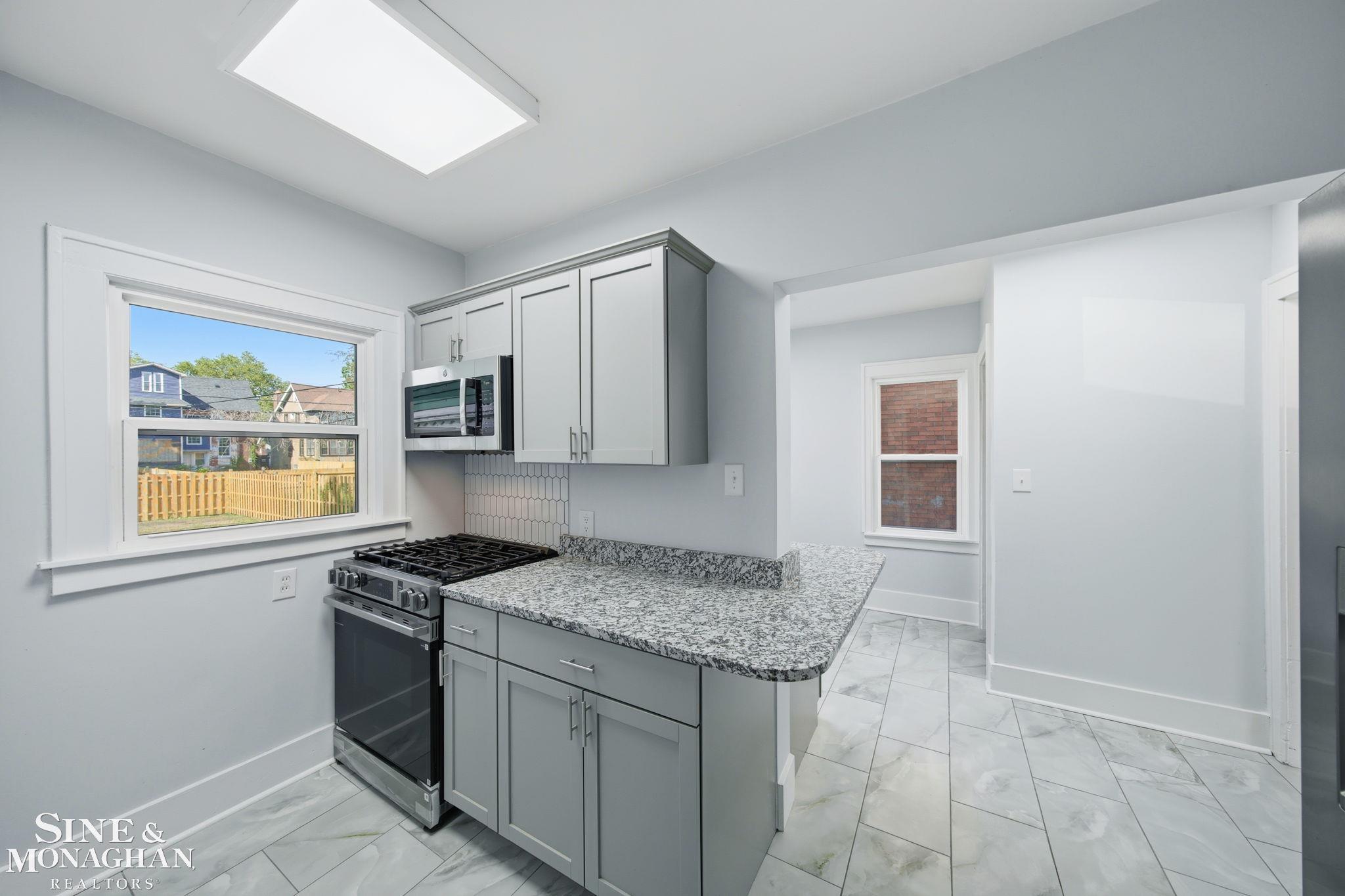 591 Chalmers Street Property Photo 14