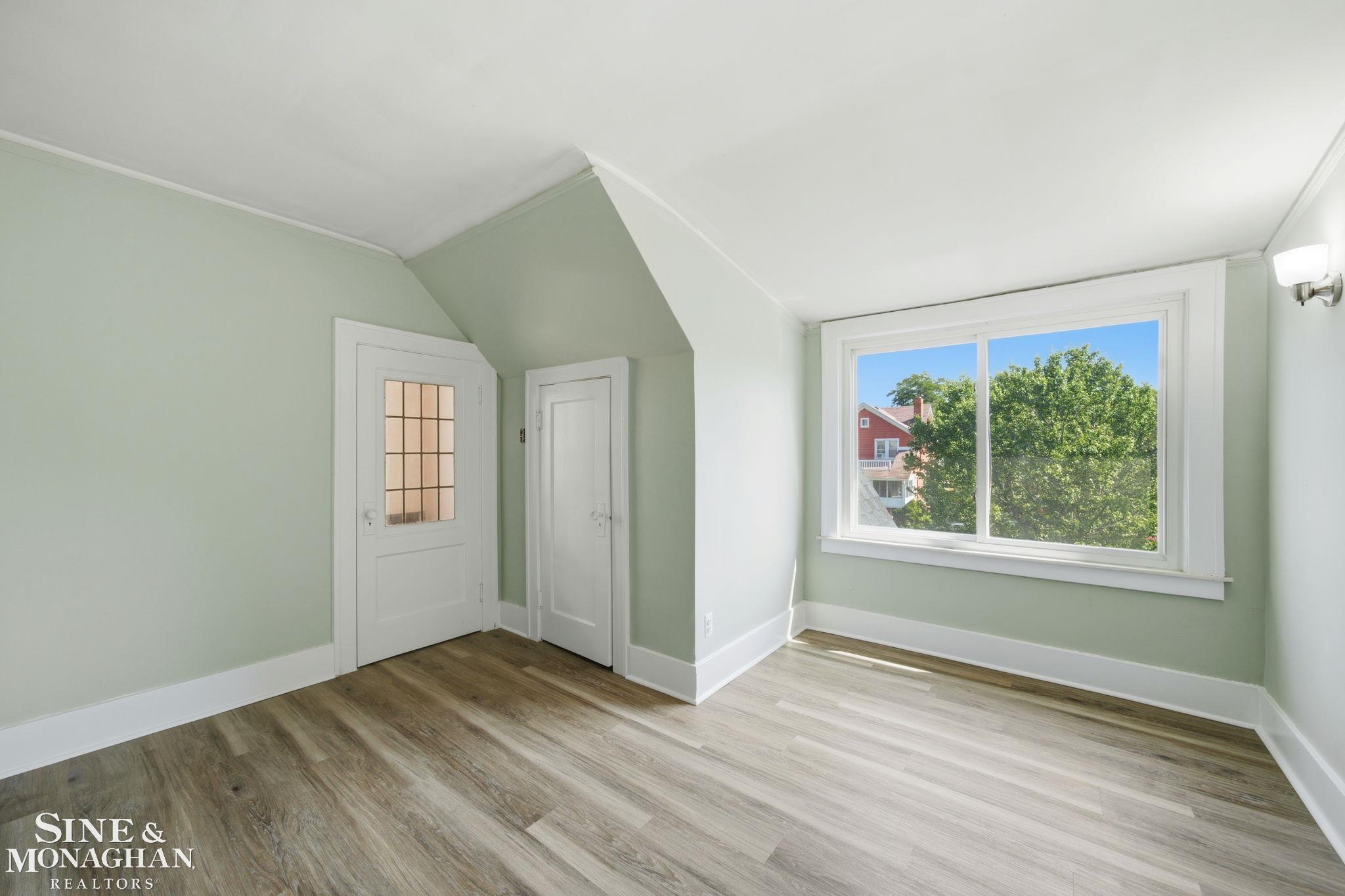 591 Chalmers Street Property Photo 22