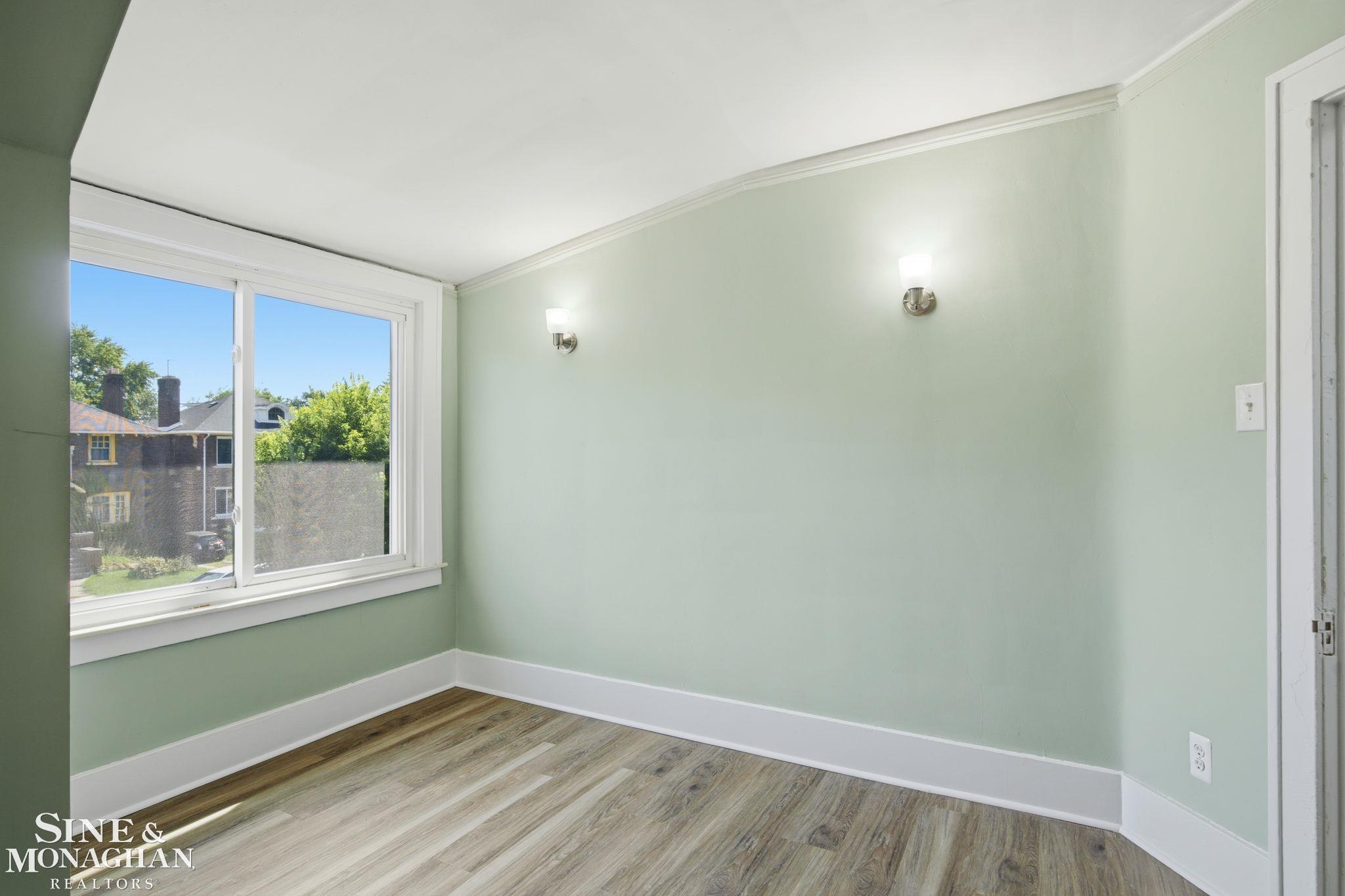 591 Chalmers Street Property Photo 23