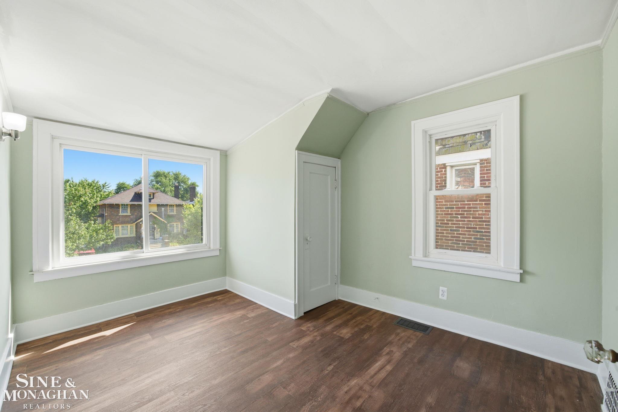 591 Chalmers Street Property Photo 25