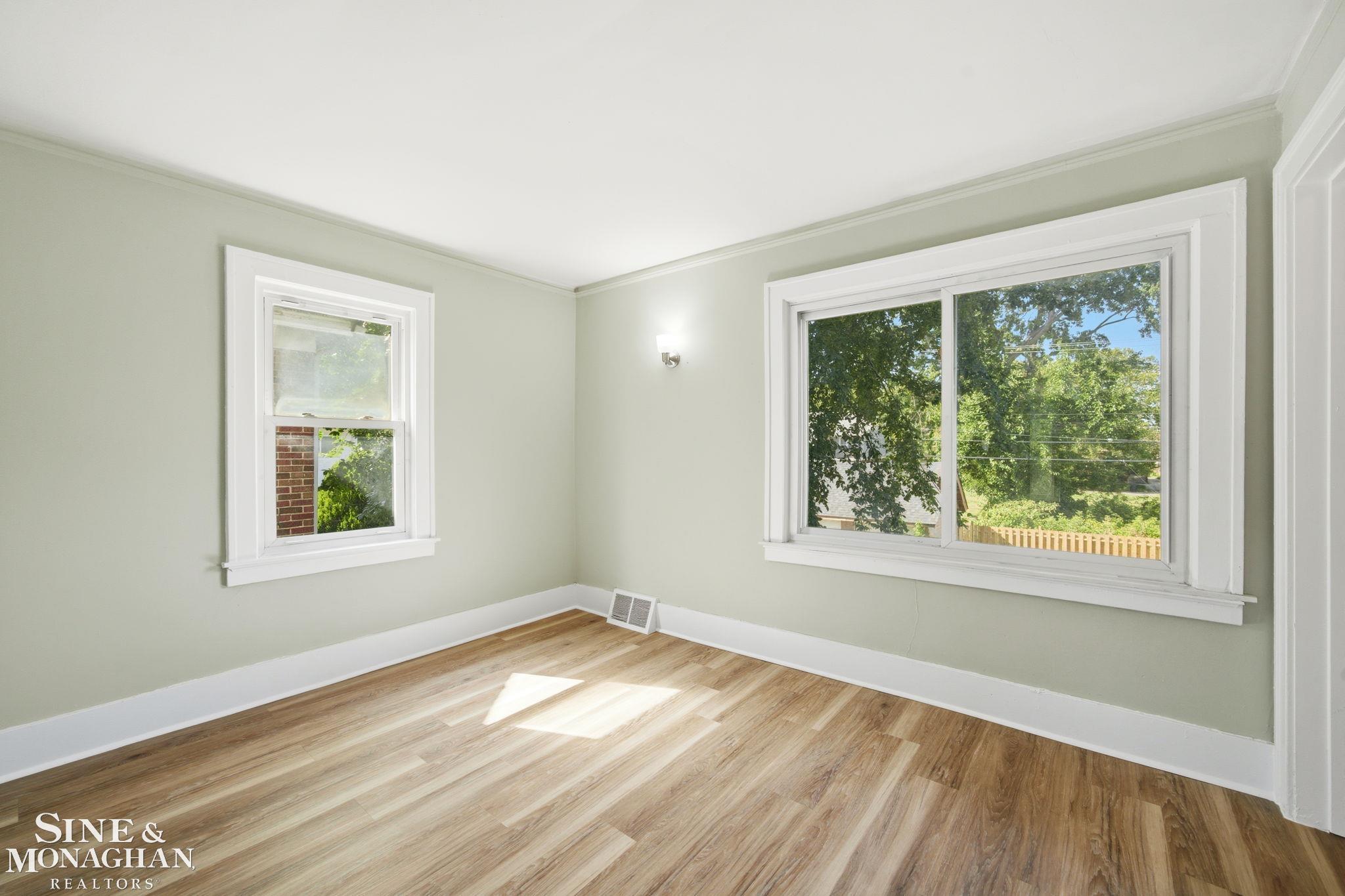 591 Chalmers Street Property Photo 27