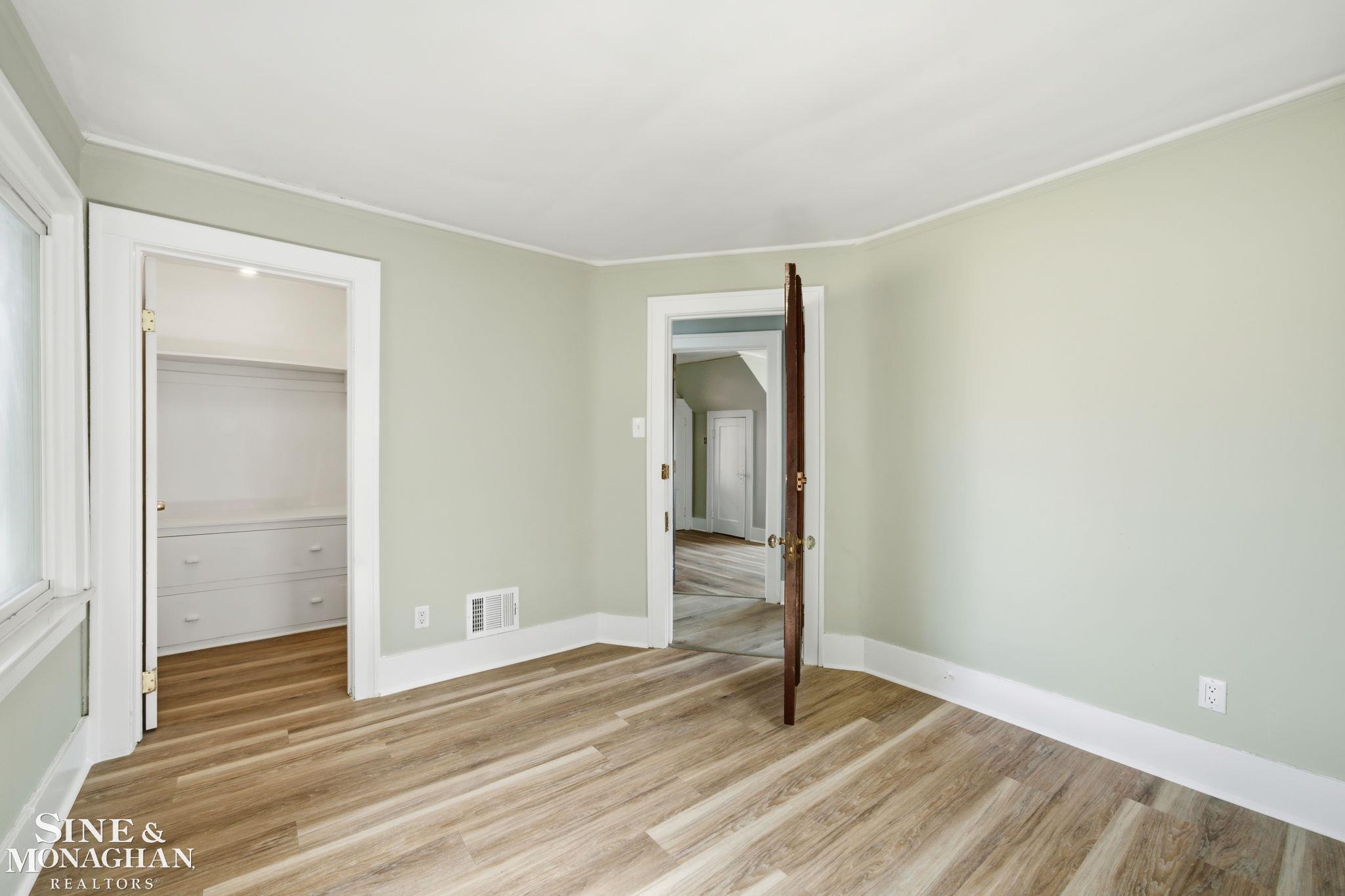 591 Chalmers Street Property Photo 28