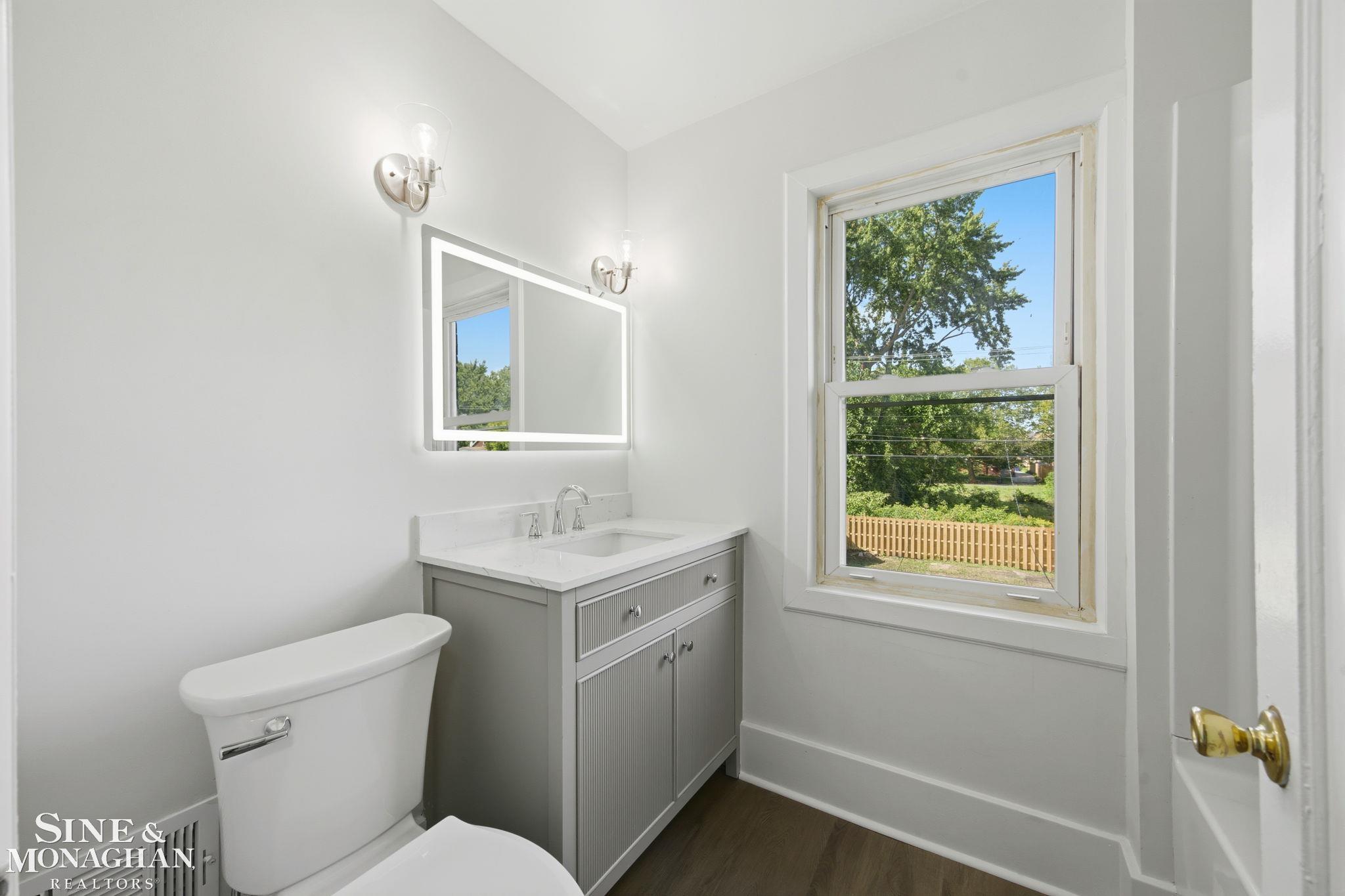 591 Chalmers Street Property Photo 29
