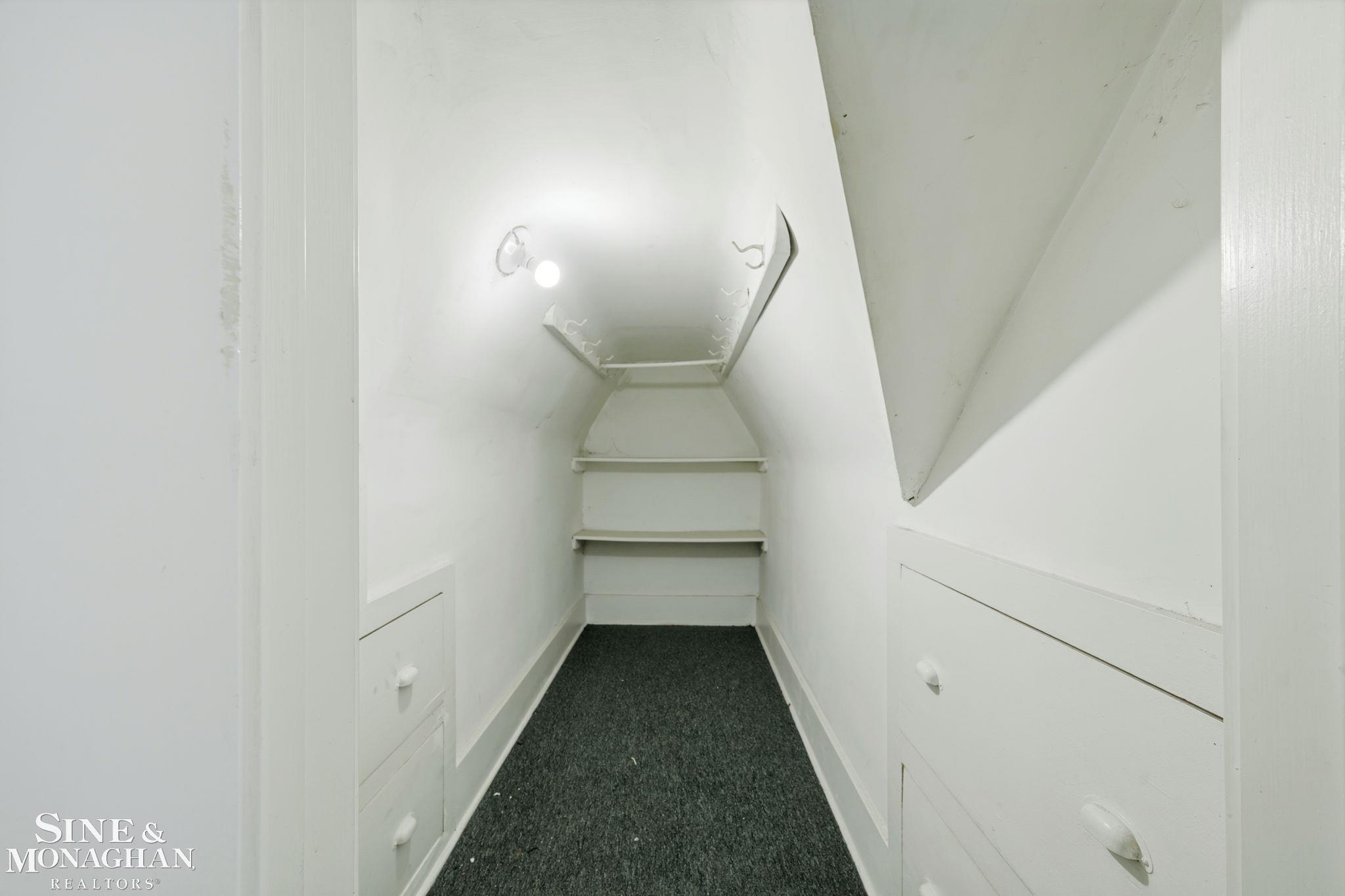 591 Chalmers Street Property Photo 32