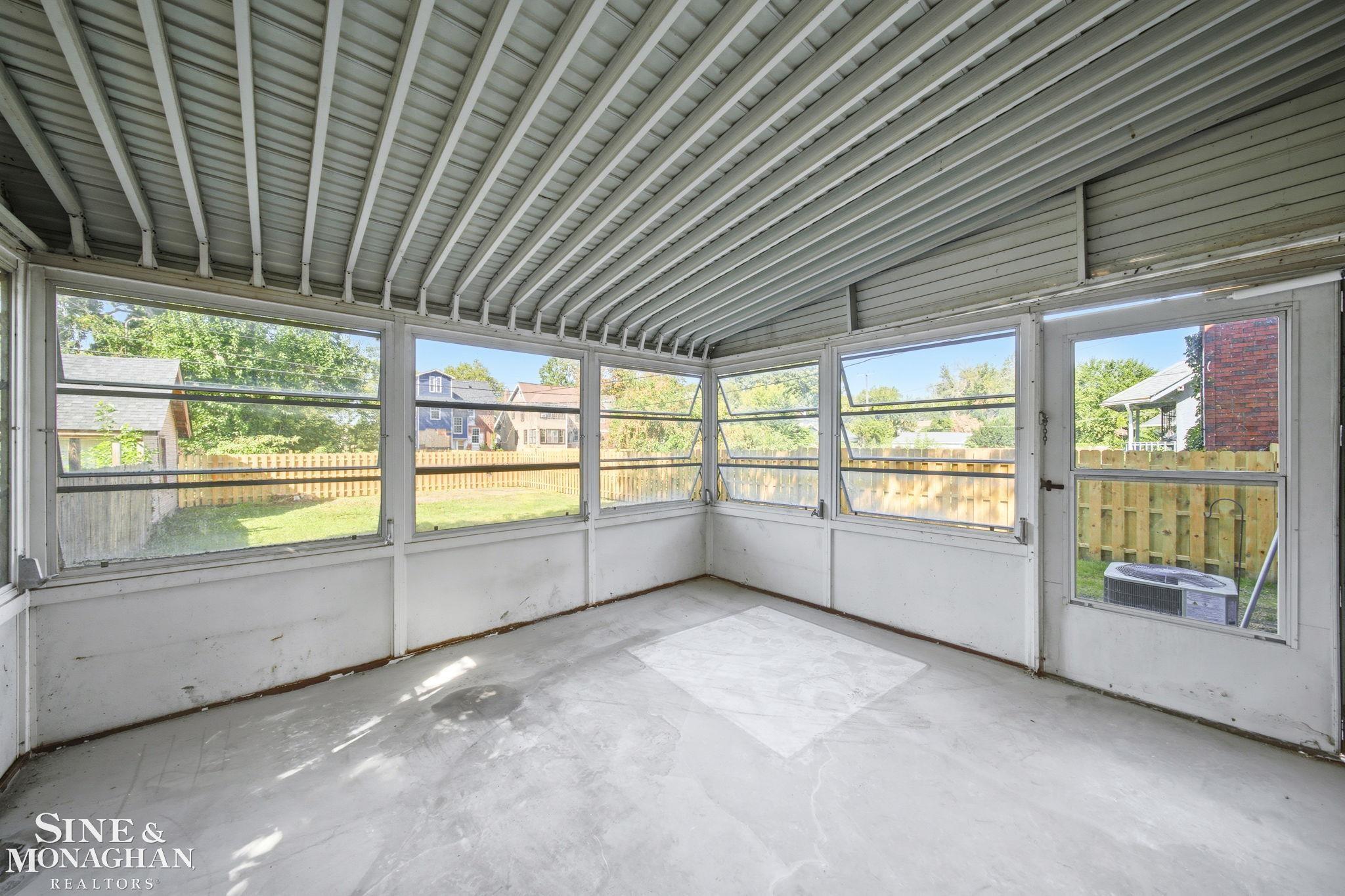 591 Chalmers Street Property Photo 37