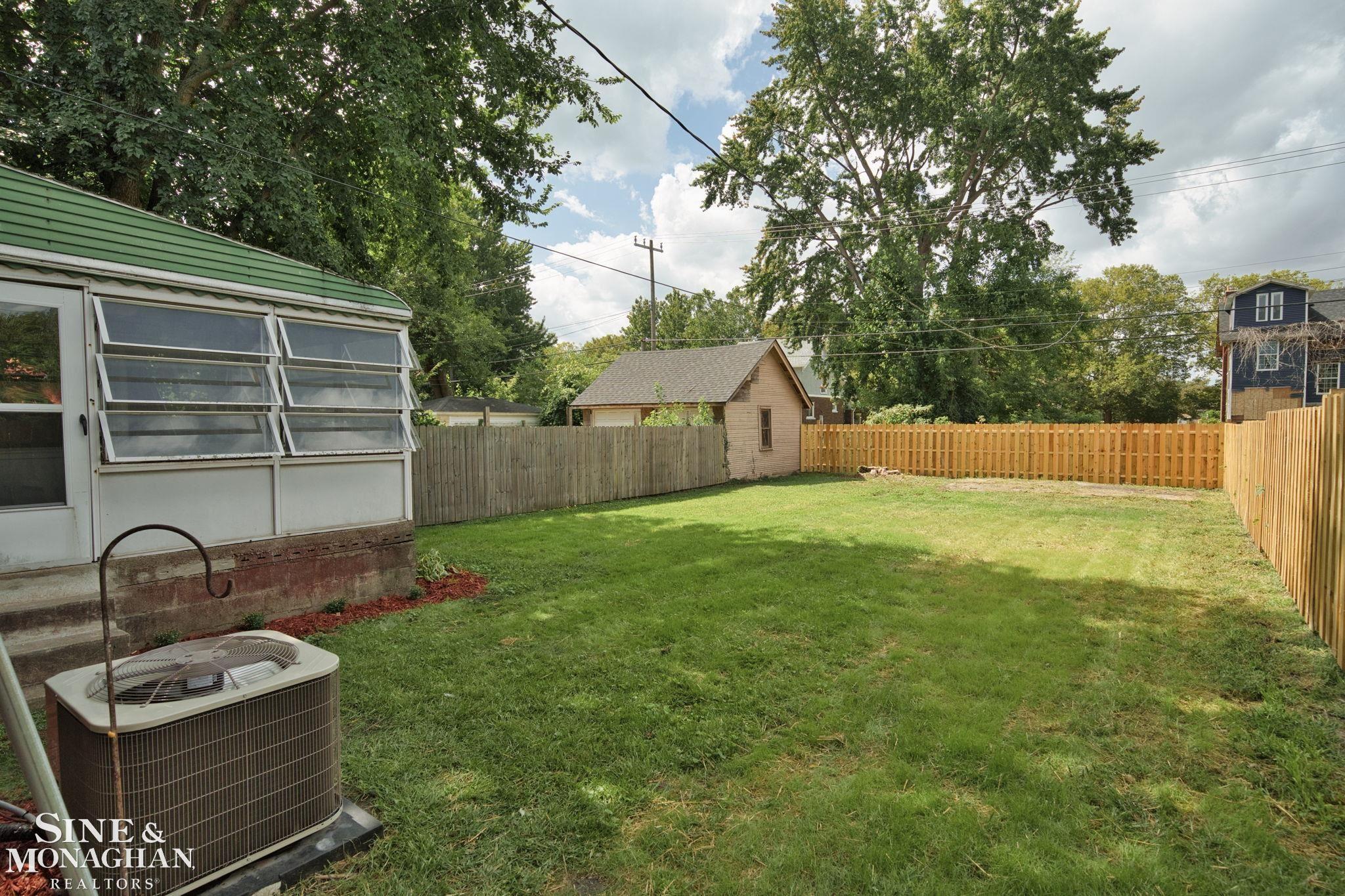 591 Chalmers Street Property Photo 38