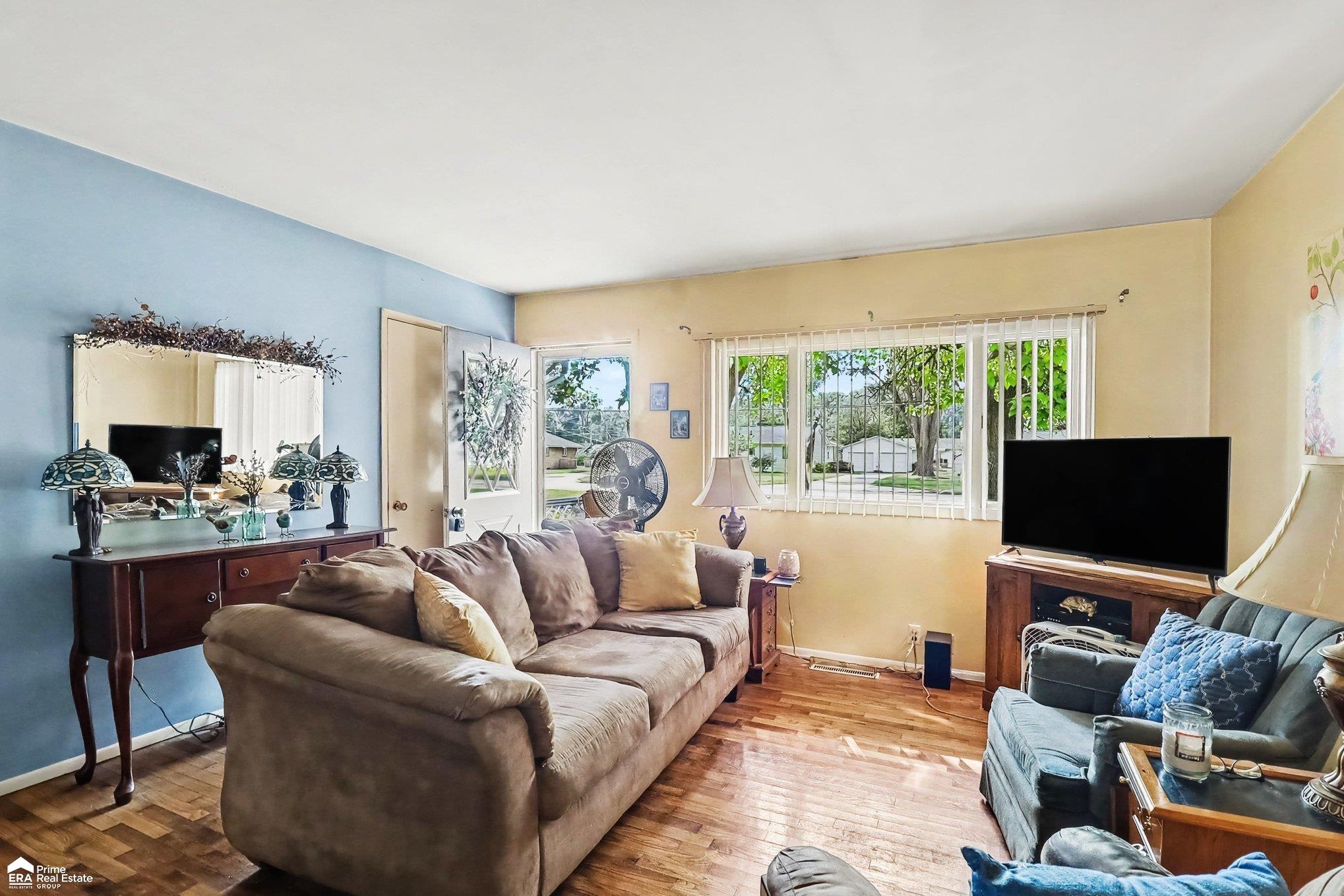 314 N Saginaw Street Property Photo 6