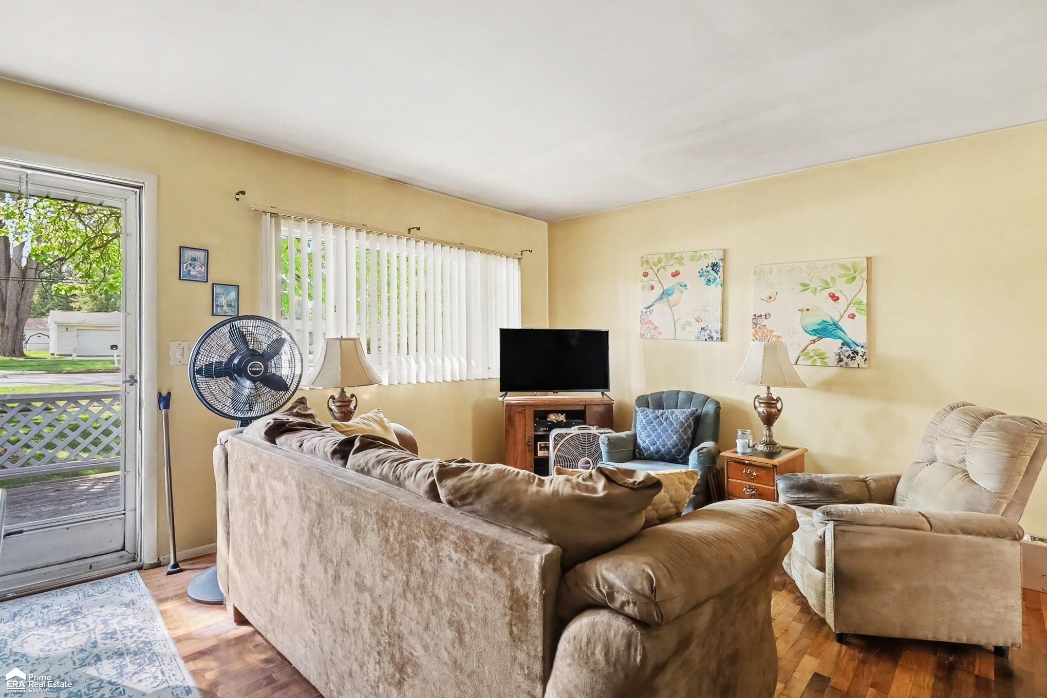 314 N Saginaw Street Property Photo 10