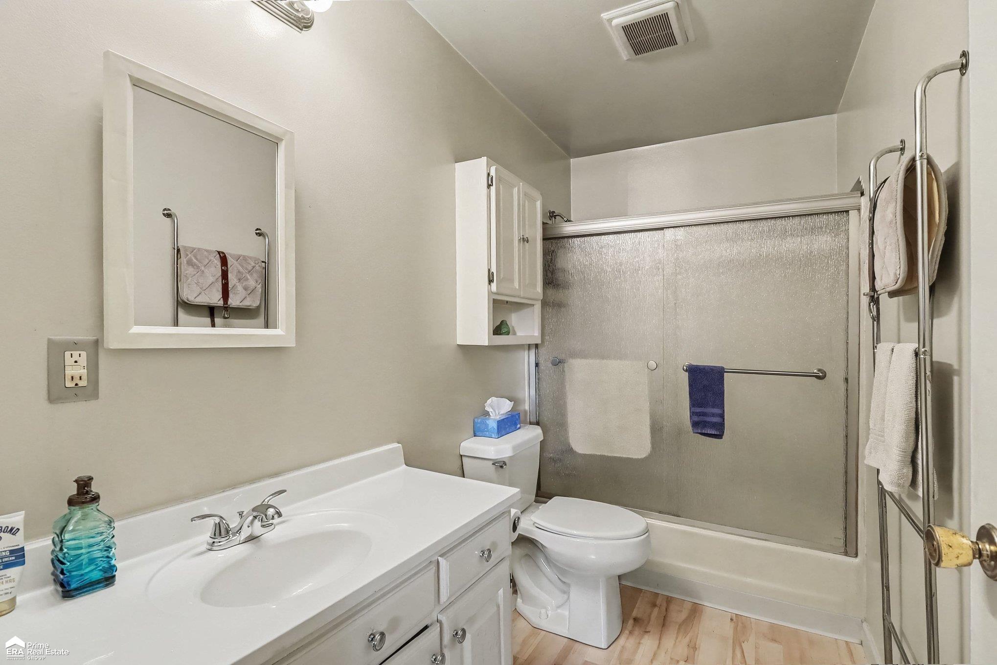 314 N Saginaw Street Property Photo 19