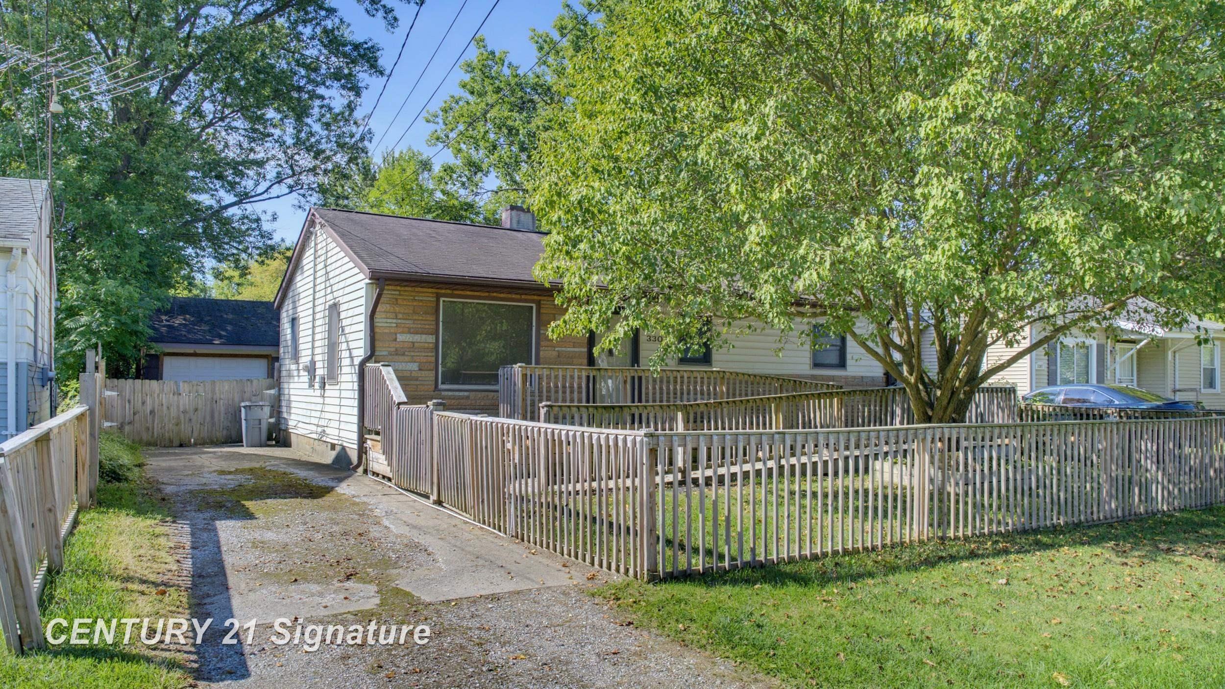 3303 W Lyndon Avenue Property Photo 1