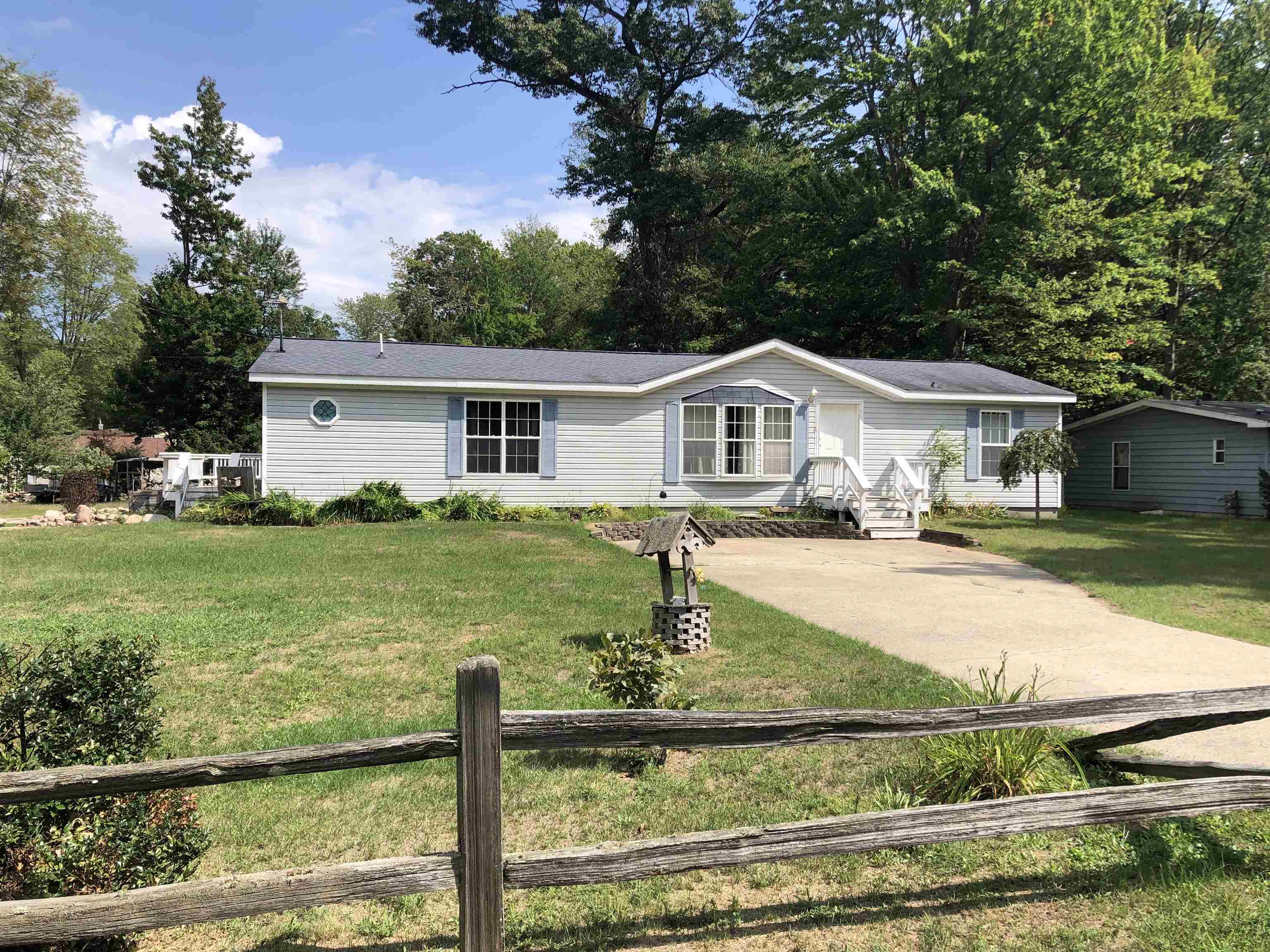 2179 Oakridge Drive Property Photo 1