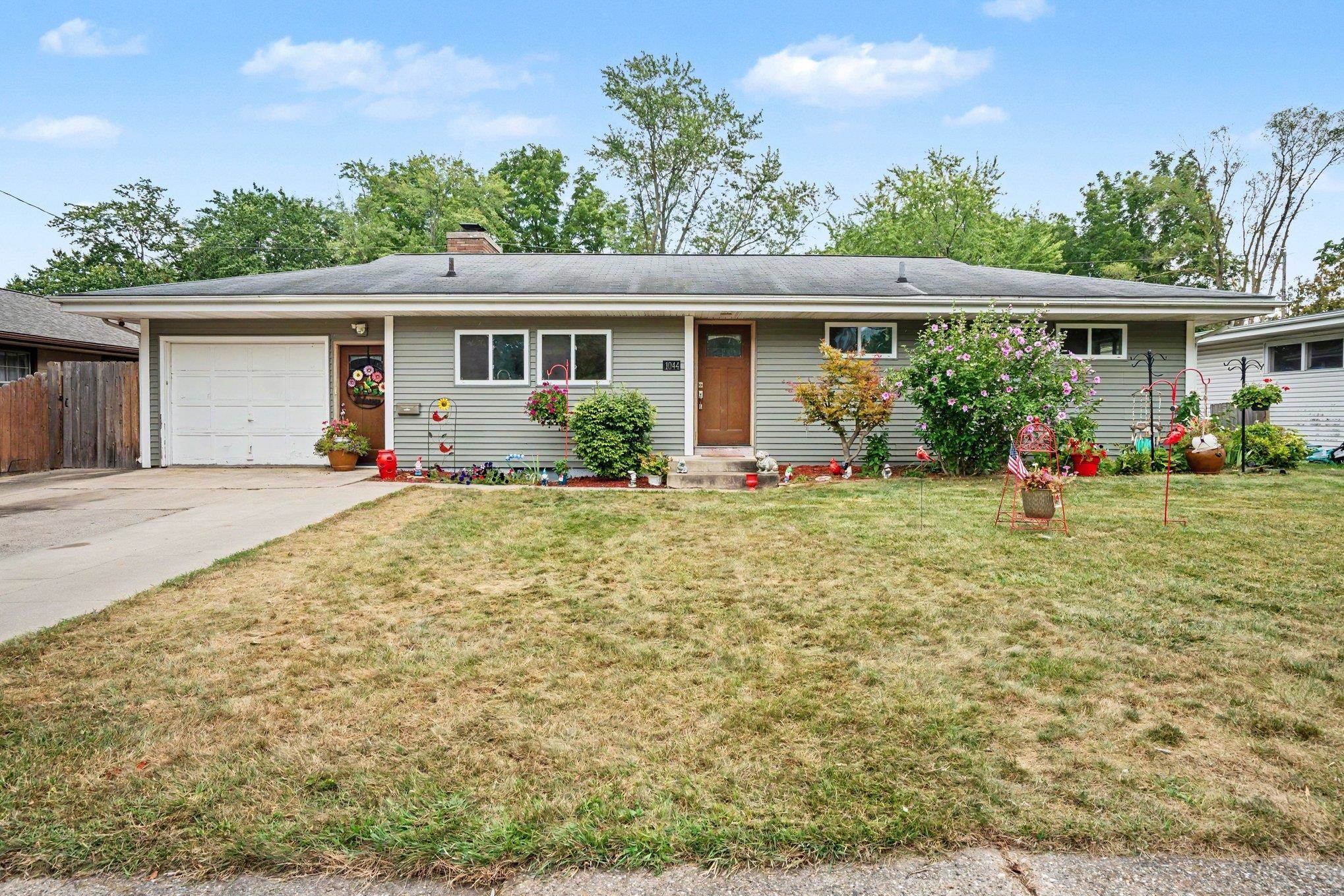 1044 E Washburn Place Property Photo 1