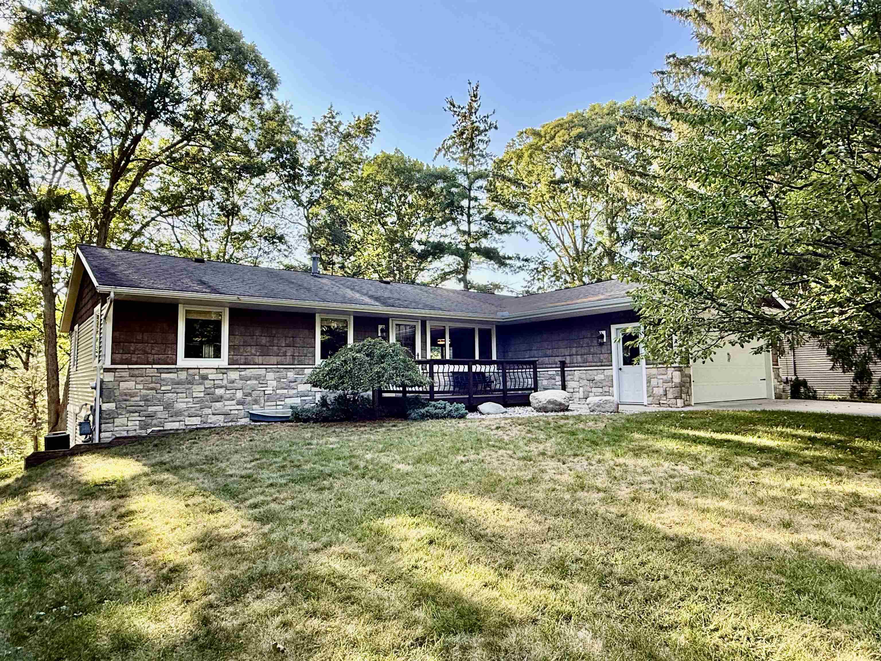 3347 Douglas Drive Property Photo 1