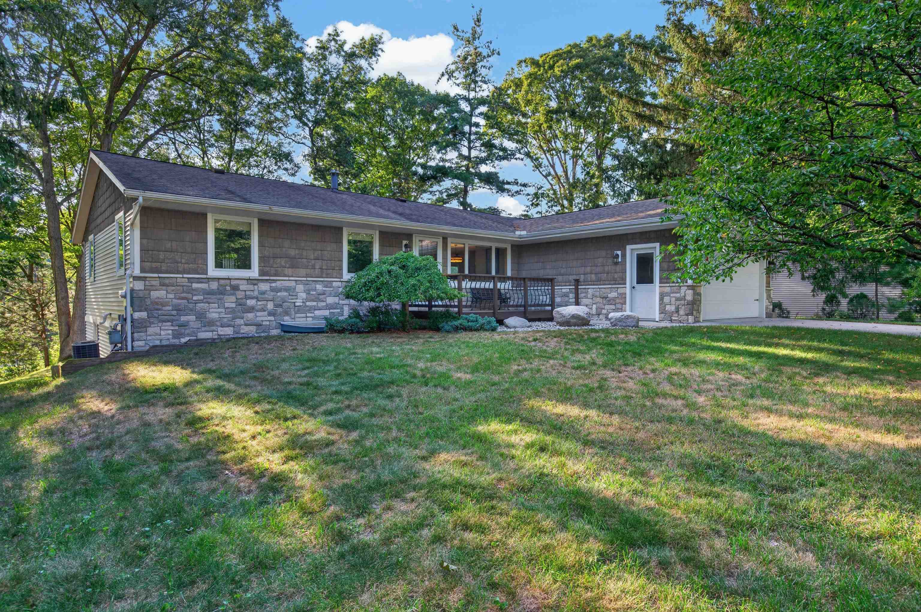 3347 Douglas Drive Property Photo 1