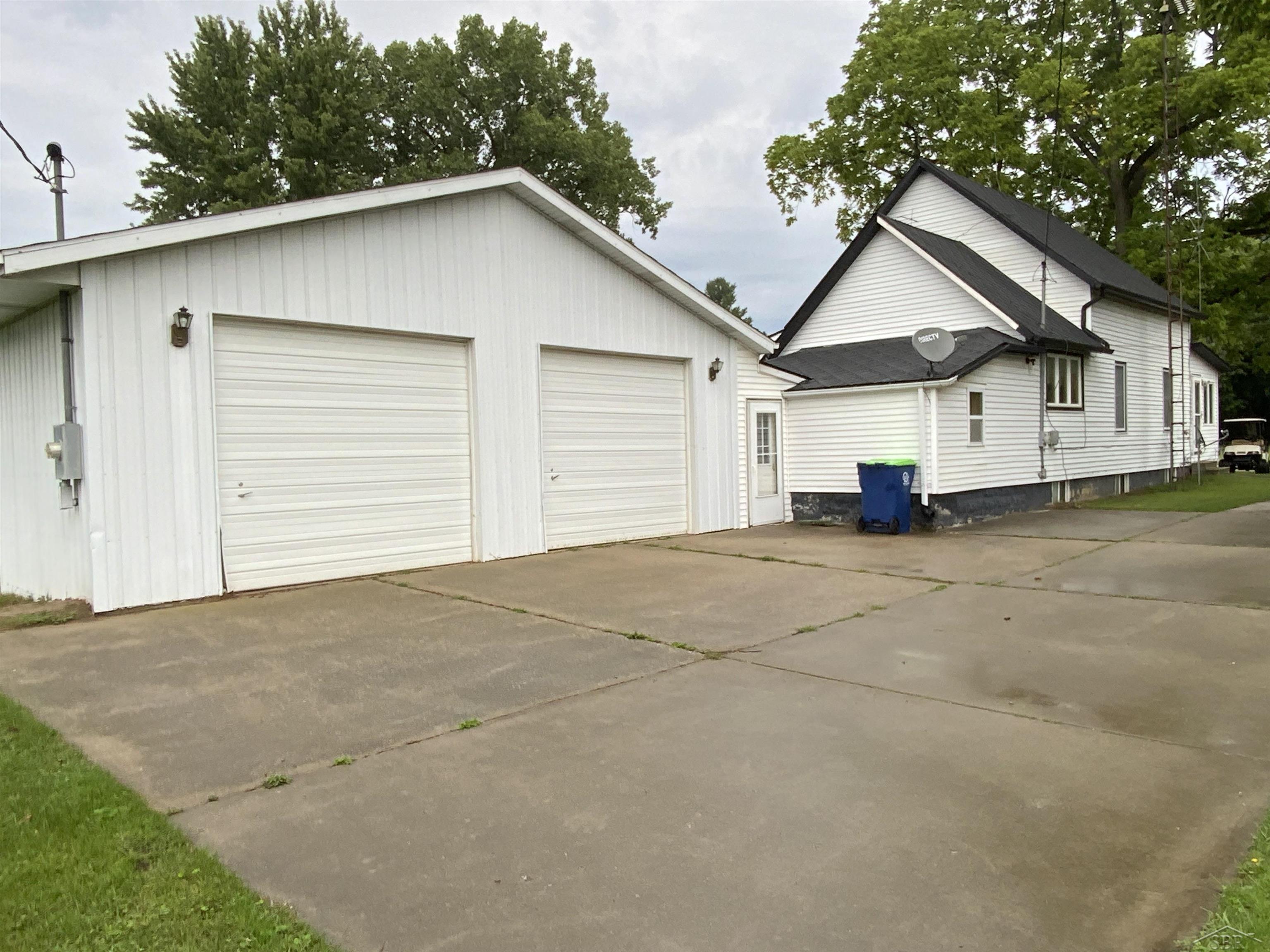 11620 Maple Road Property Photo 2