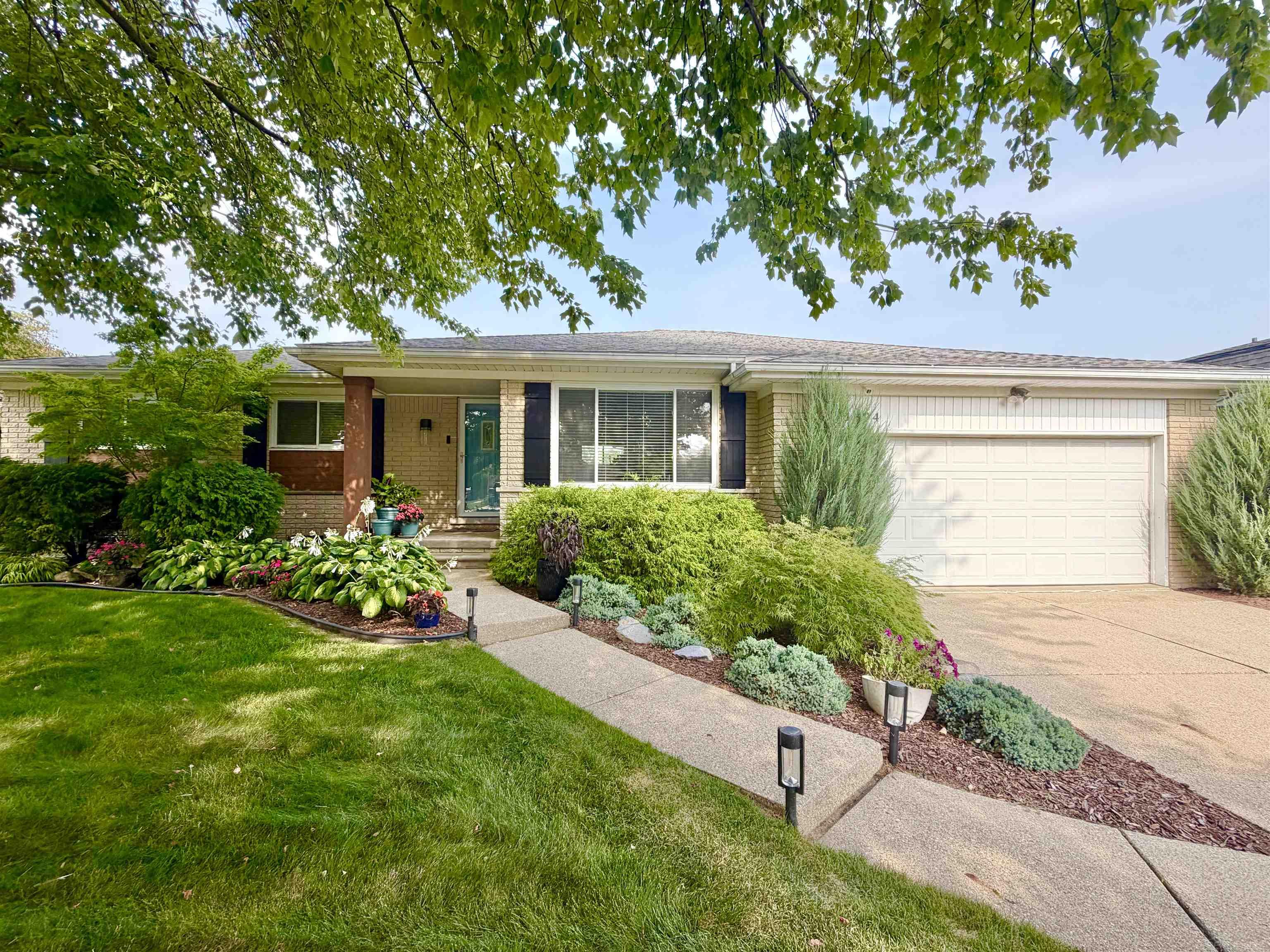 41304 Clairpointe St Street Property Photo 1
