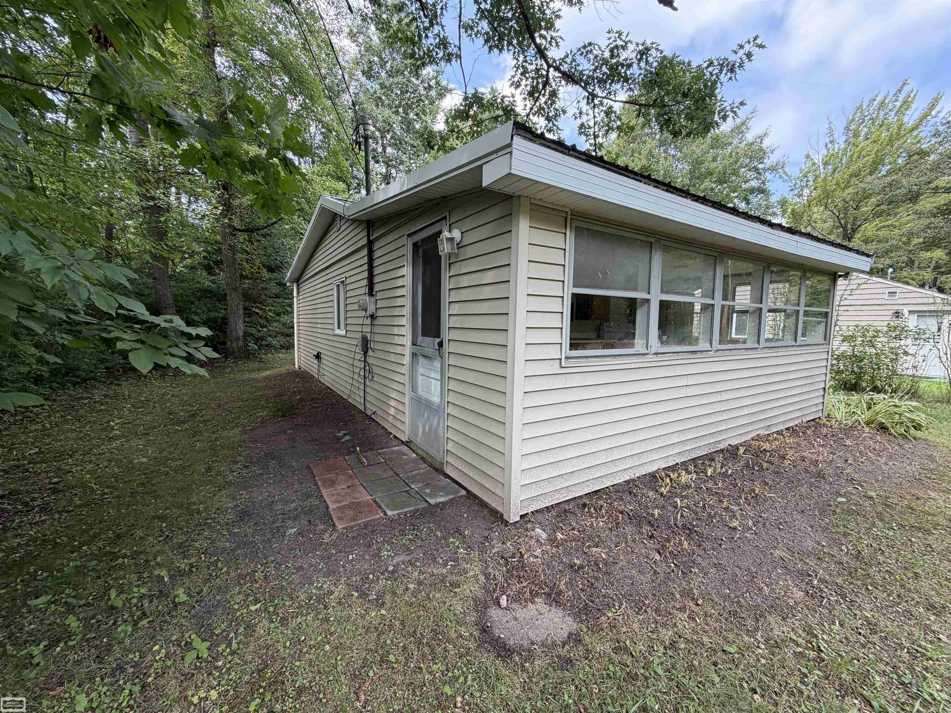 4875 Highland Court Property Photo 3