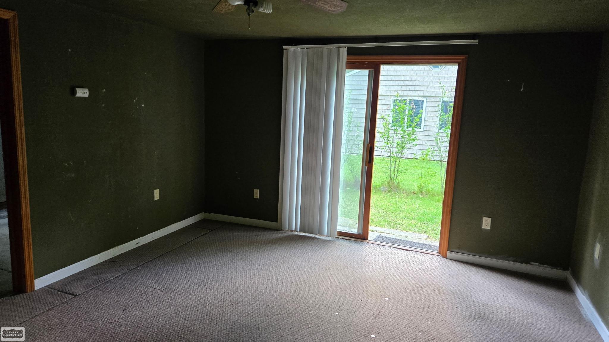 4875 Highland Court Property Photo 5