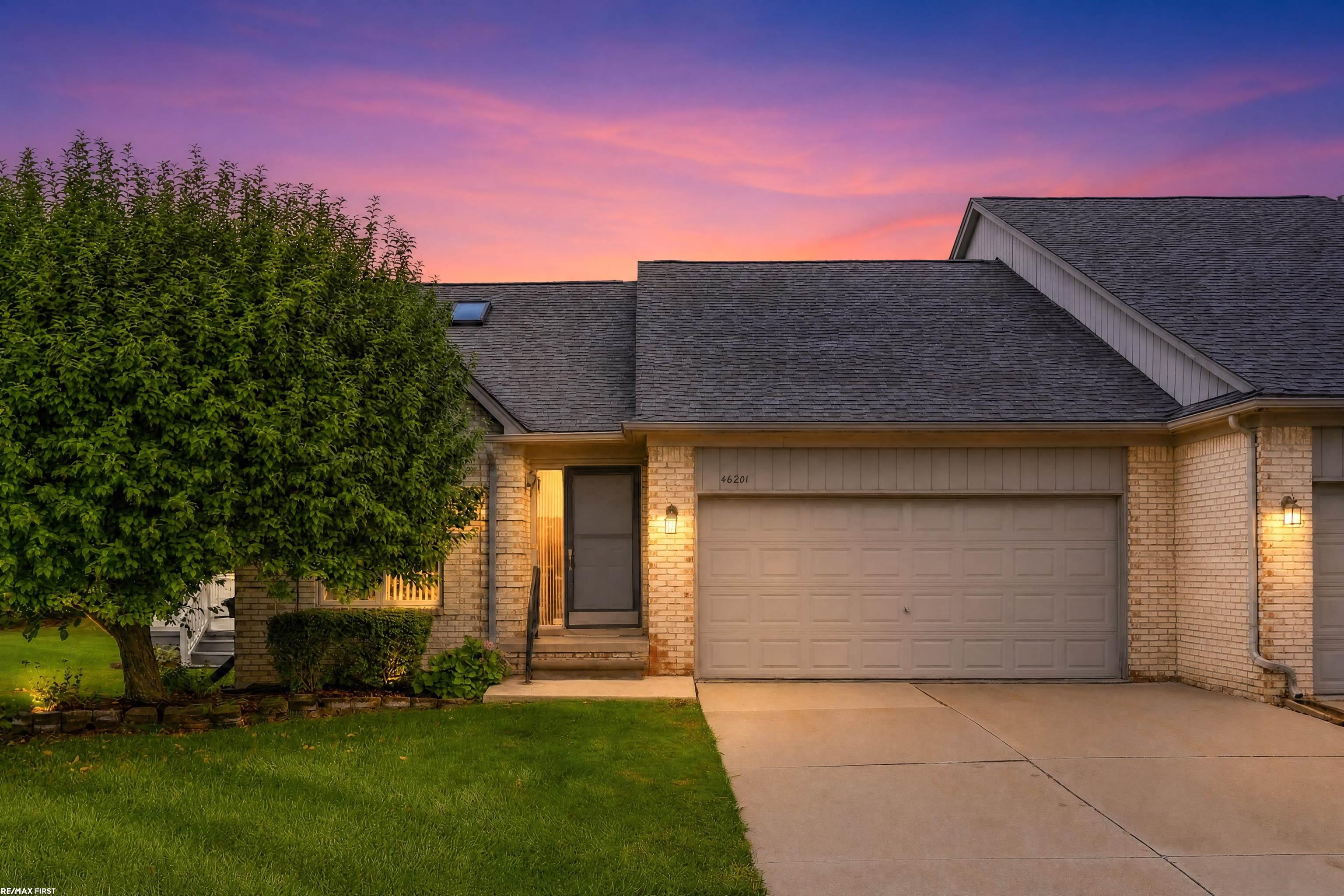46201 Bentley Circle Property Photo 1